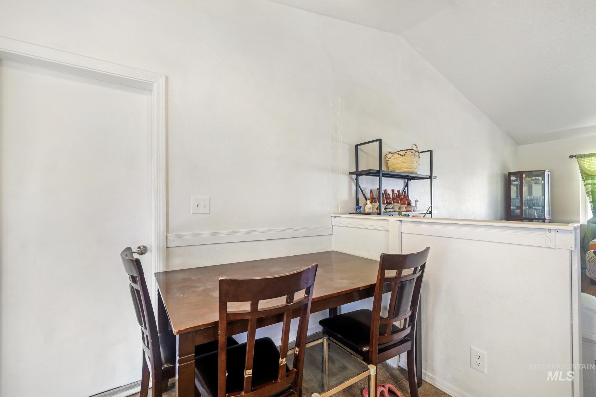 152 Cordova Ave. Property Photo 12