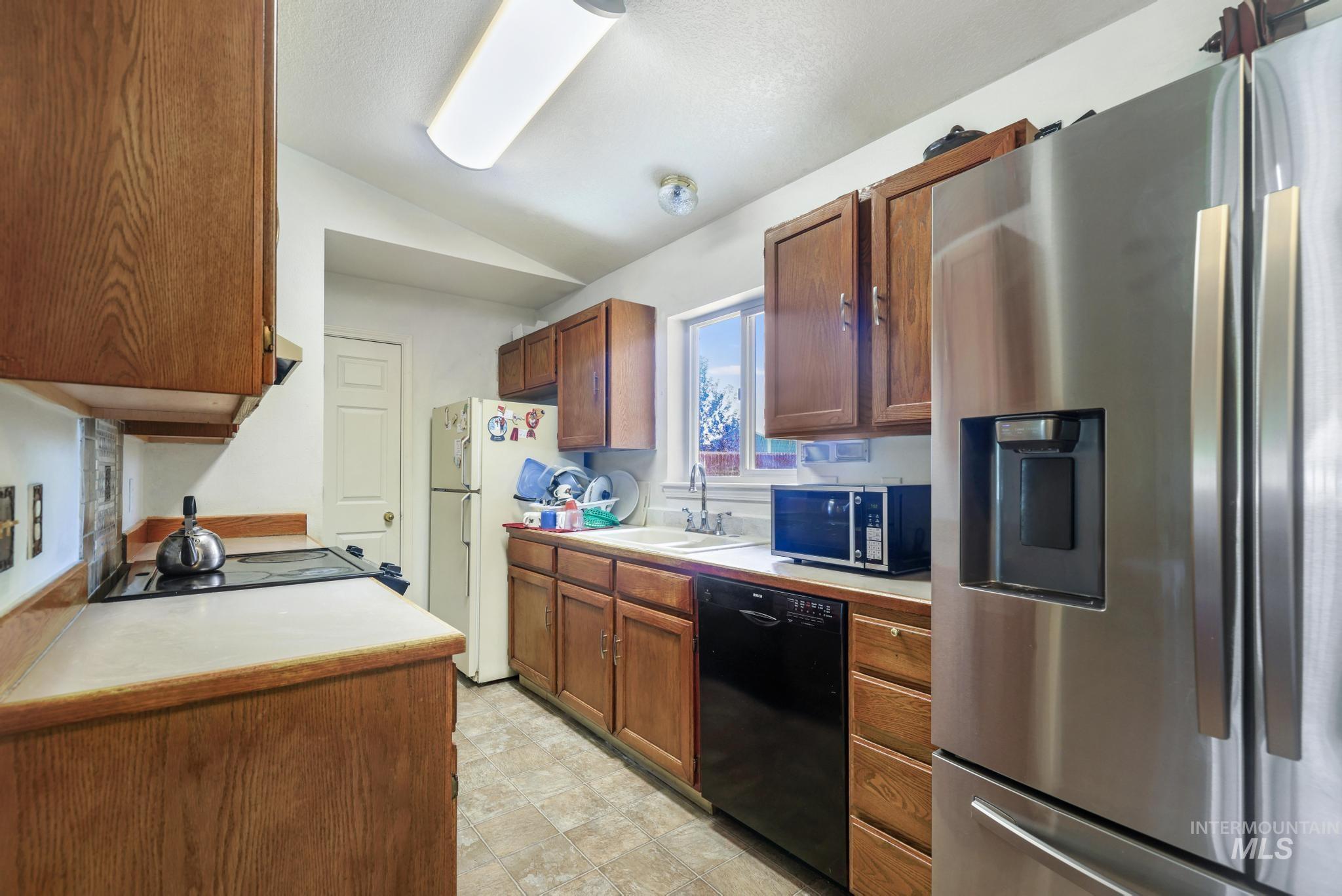 152 Cordova Ave. Property Photo 14