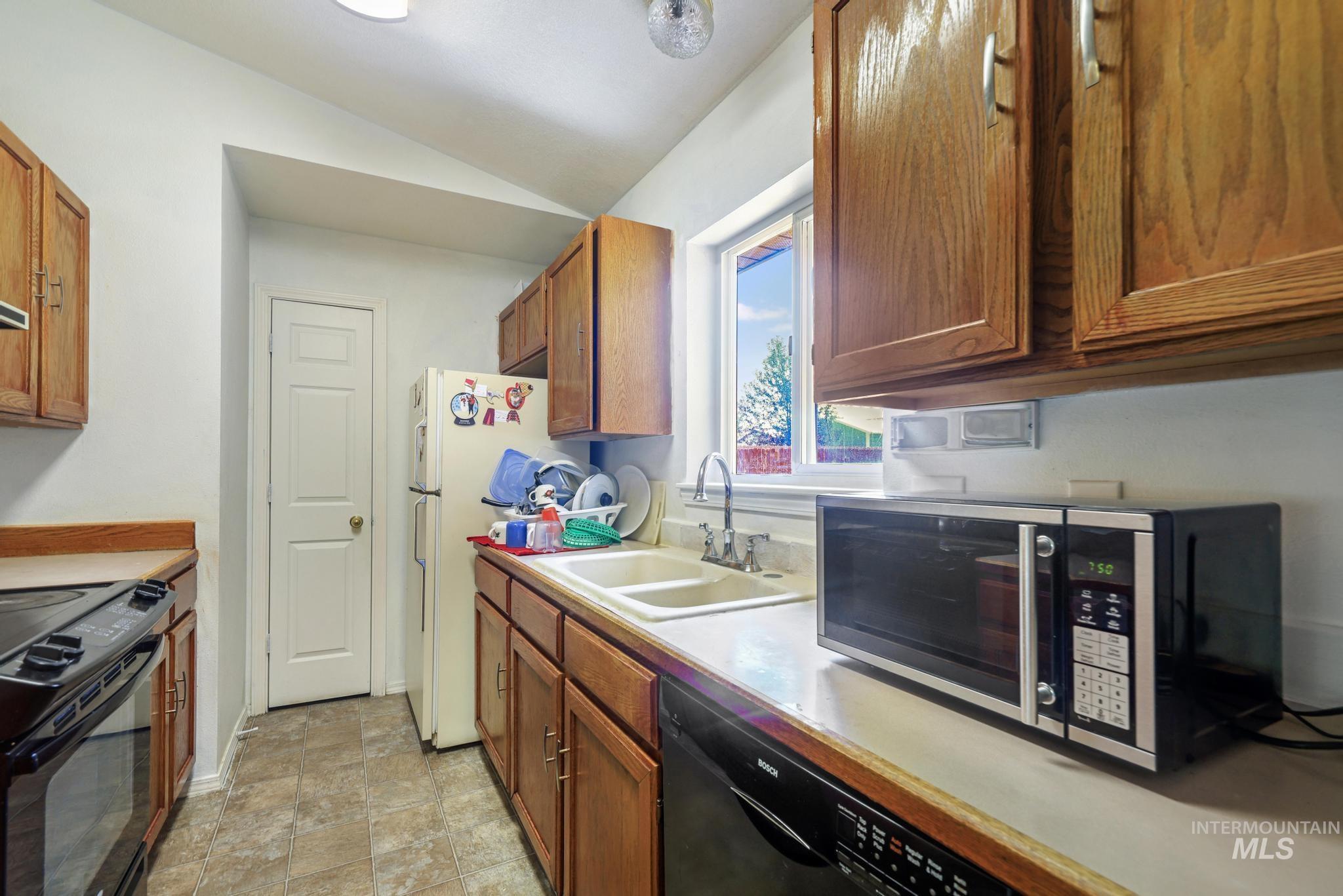 152 Cordova Ave. Property Photo 15