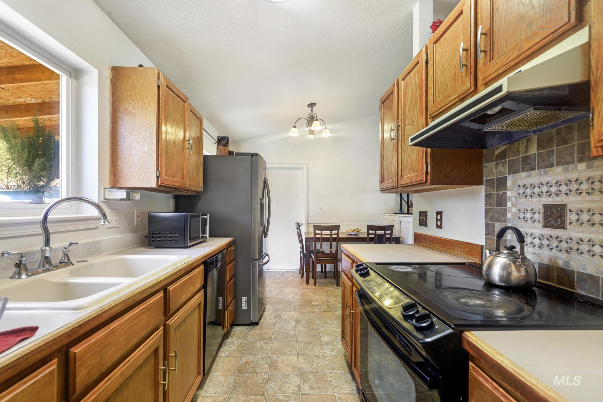 152 Cordova Ave. Property Photo 18