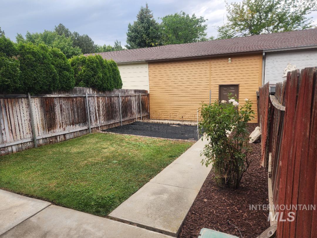 6578 W Denton St Property Photo 3