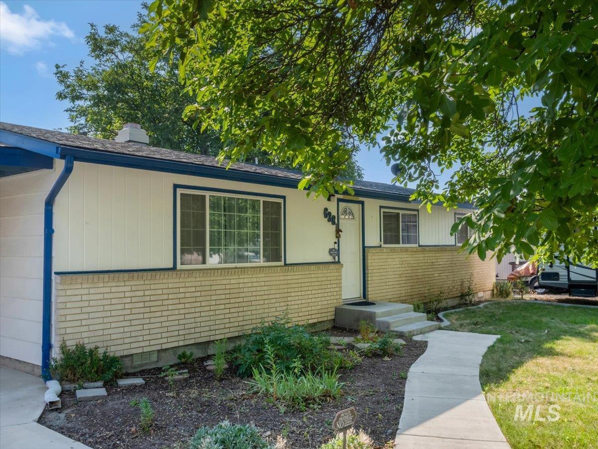 638 Meadow Dr Property Photo 3