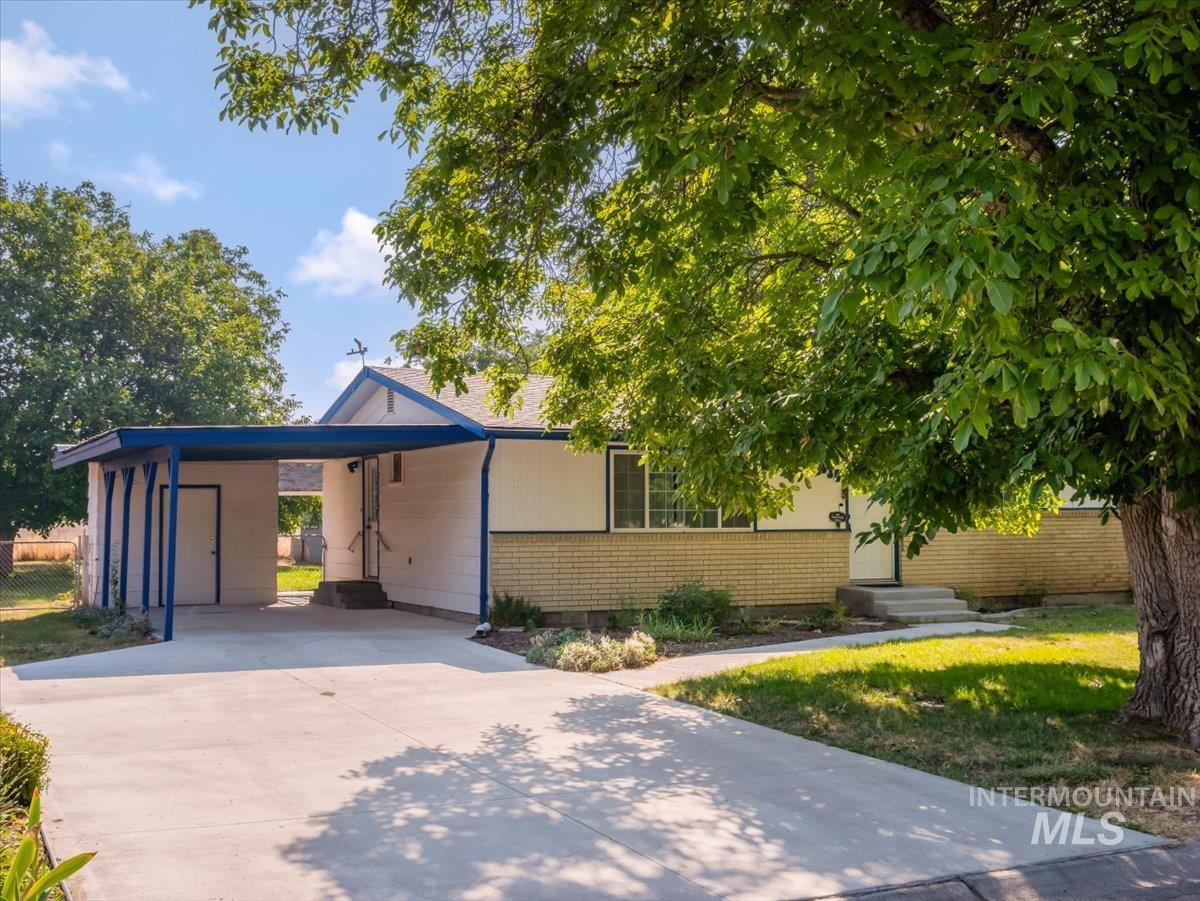 638 Meadow Dr Property Photo 4
