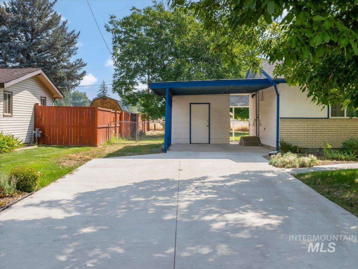 638 Meadow Dr Property Photo 6