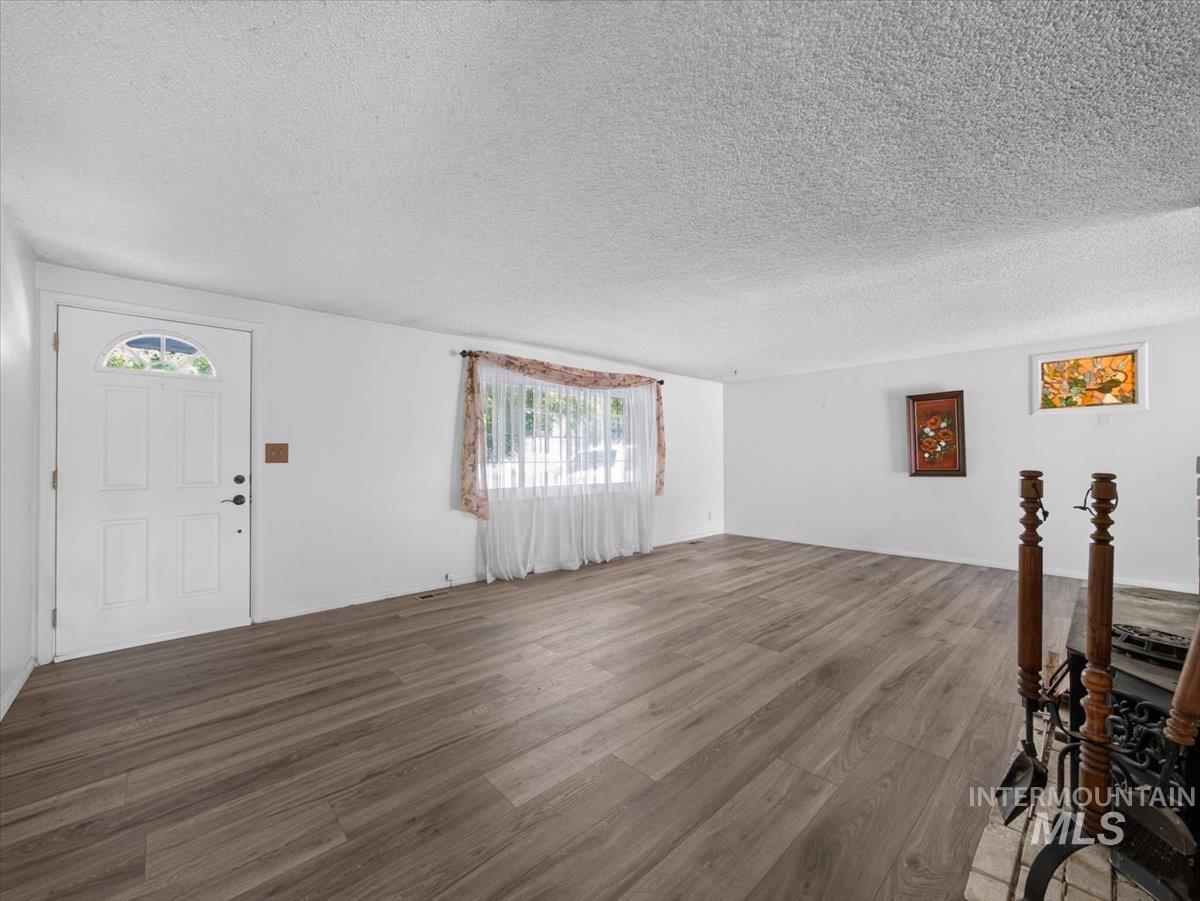 638 Meadow Dr Property Photo 8