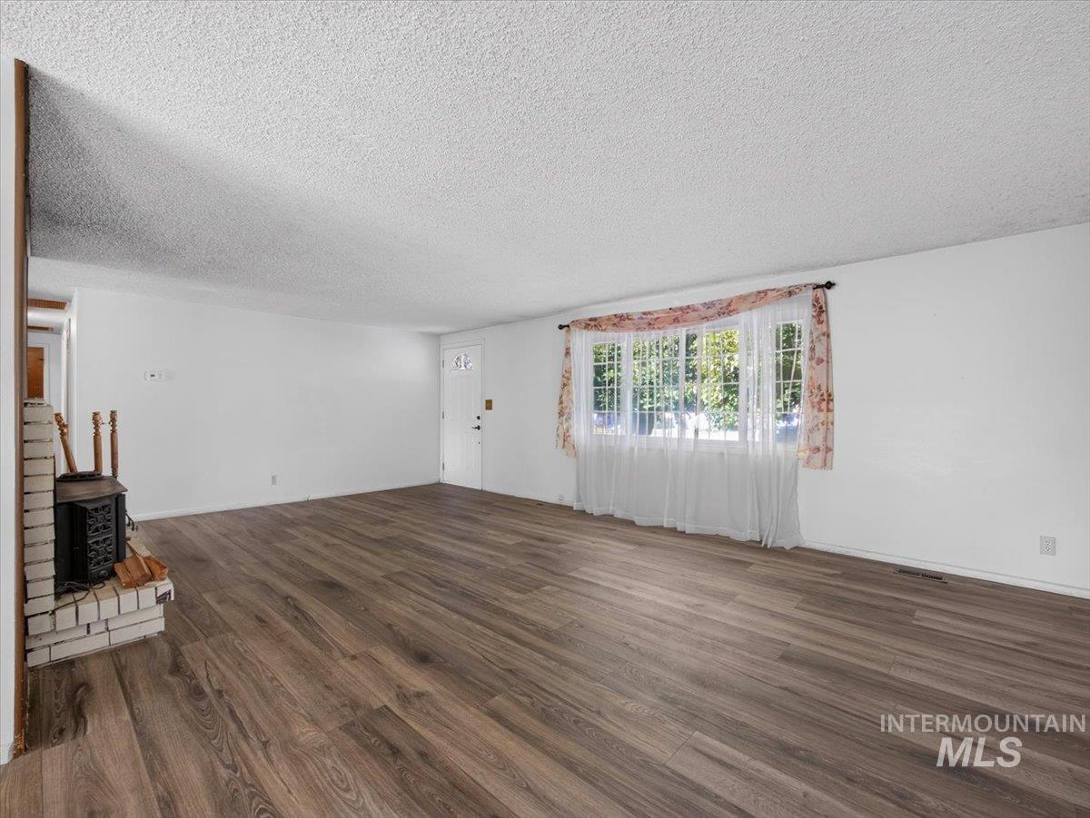 638 Meadow Dr Property Photo 9