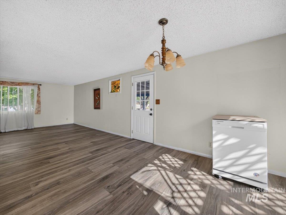638 Meadow Dr Property Photo 16