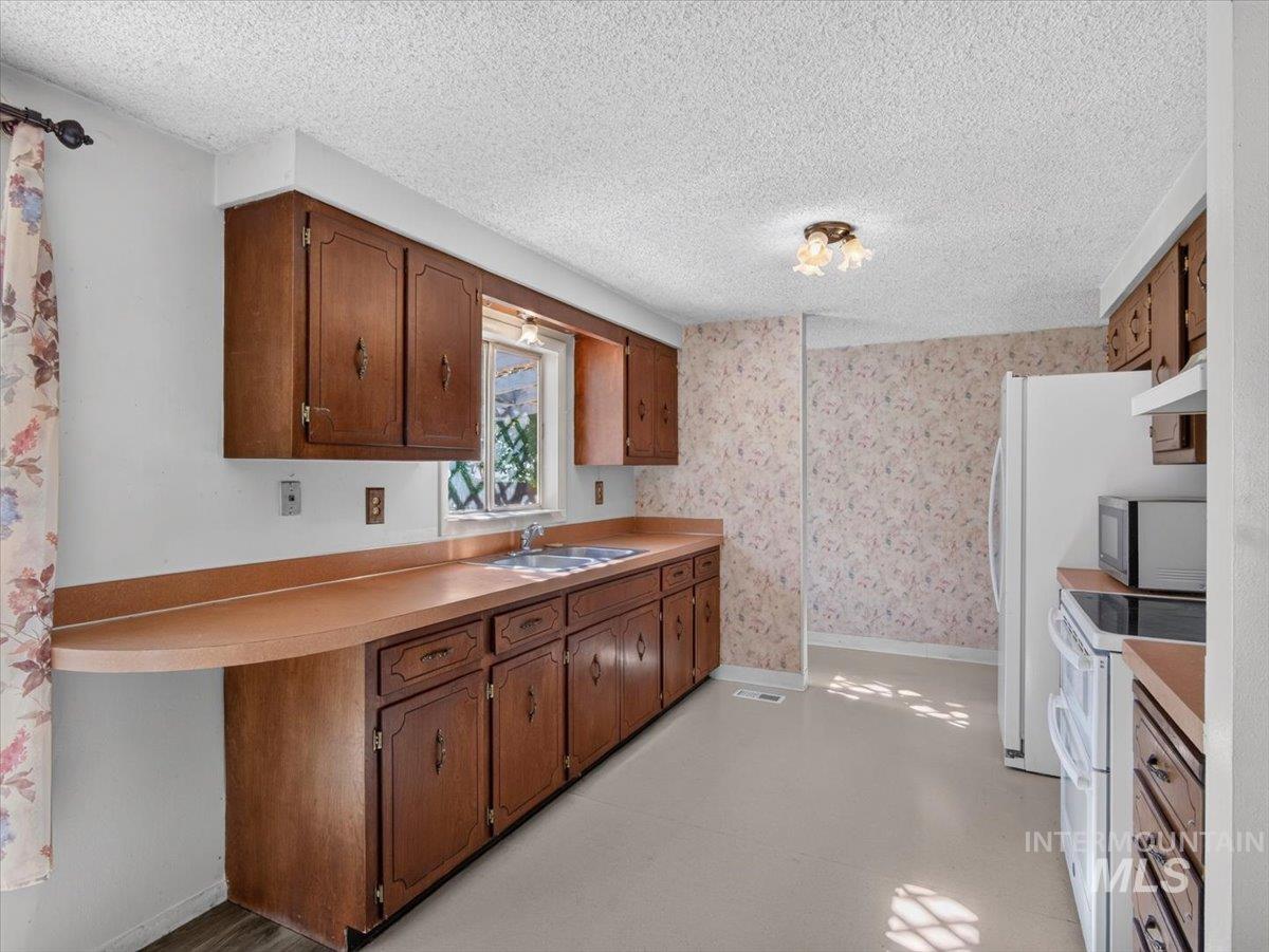 638 Meadow Dr Property Photo 17