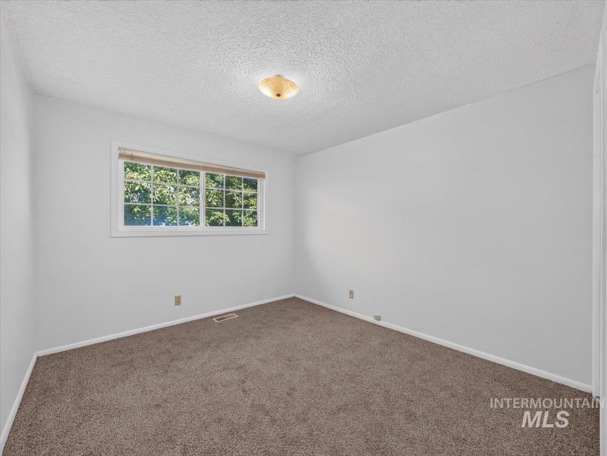 638 Meadow Dr Property Photo 24