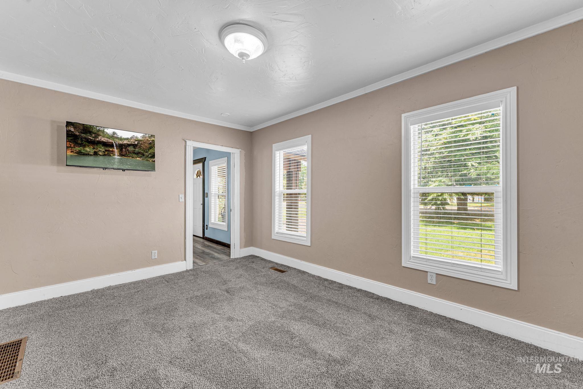 703 E Ave D Property Photo 10