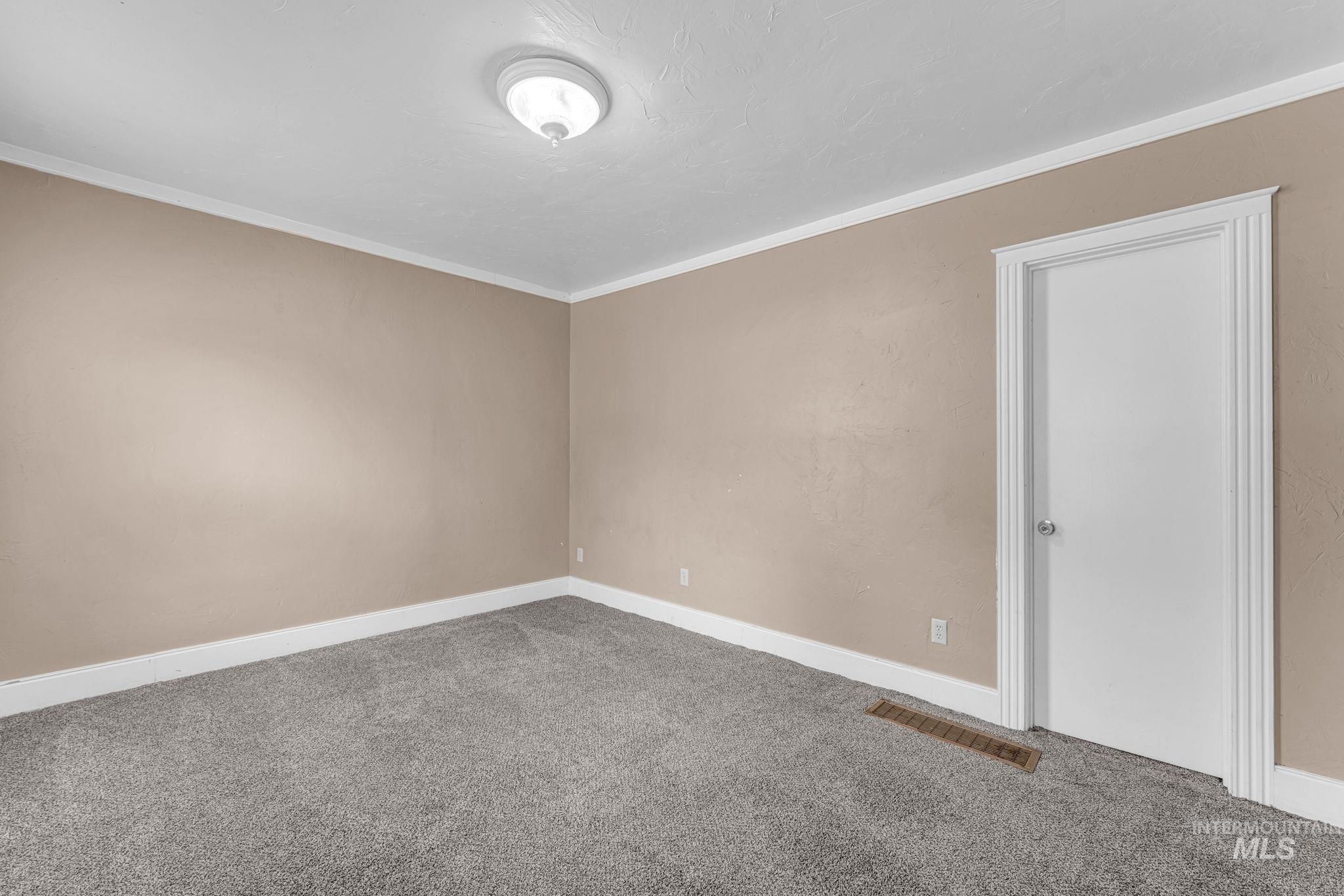 703 E Ave D Property Photo 11