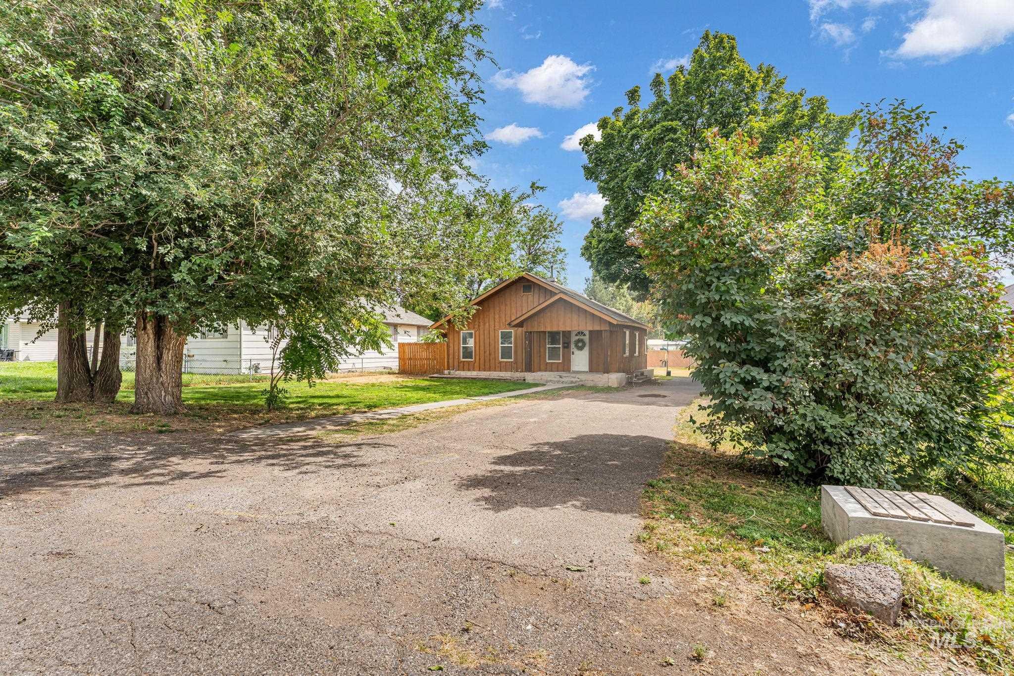 703 E Ave D Property Photo 32