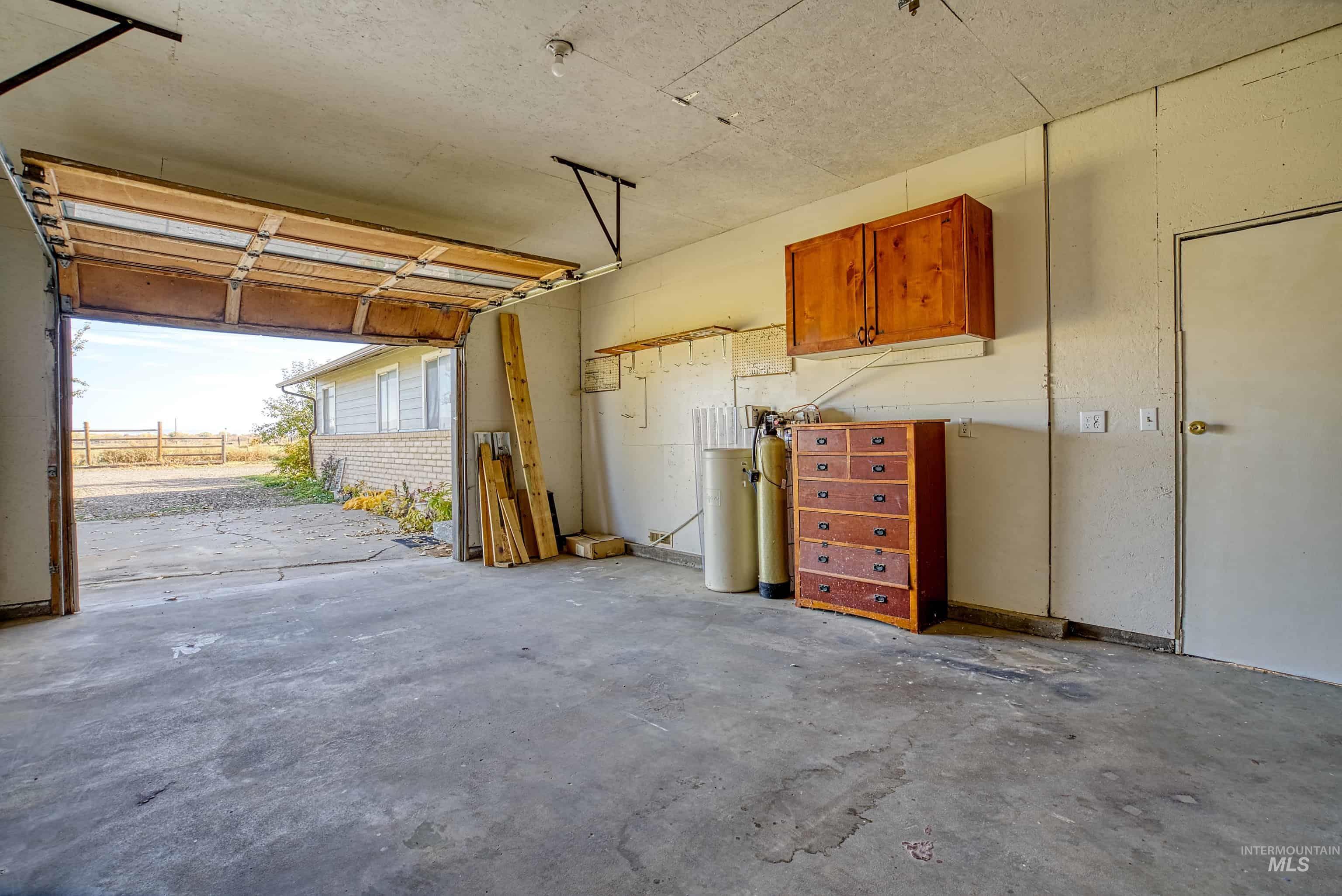 425 W Peach Rd Property Photo 4