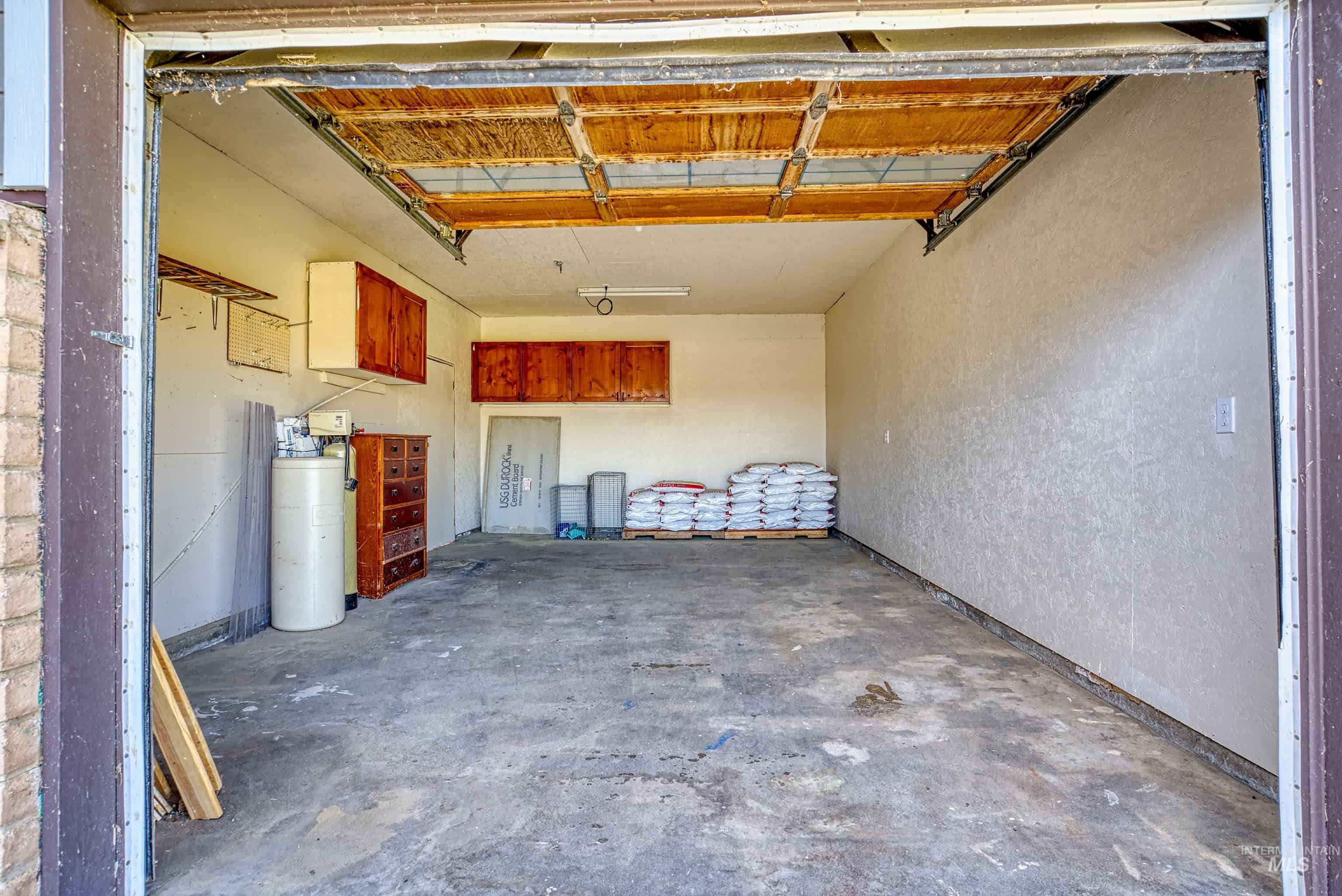 425 W Peach Rd Property Photo 5