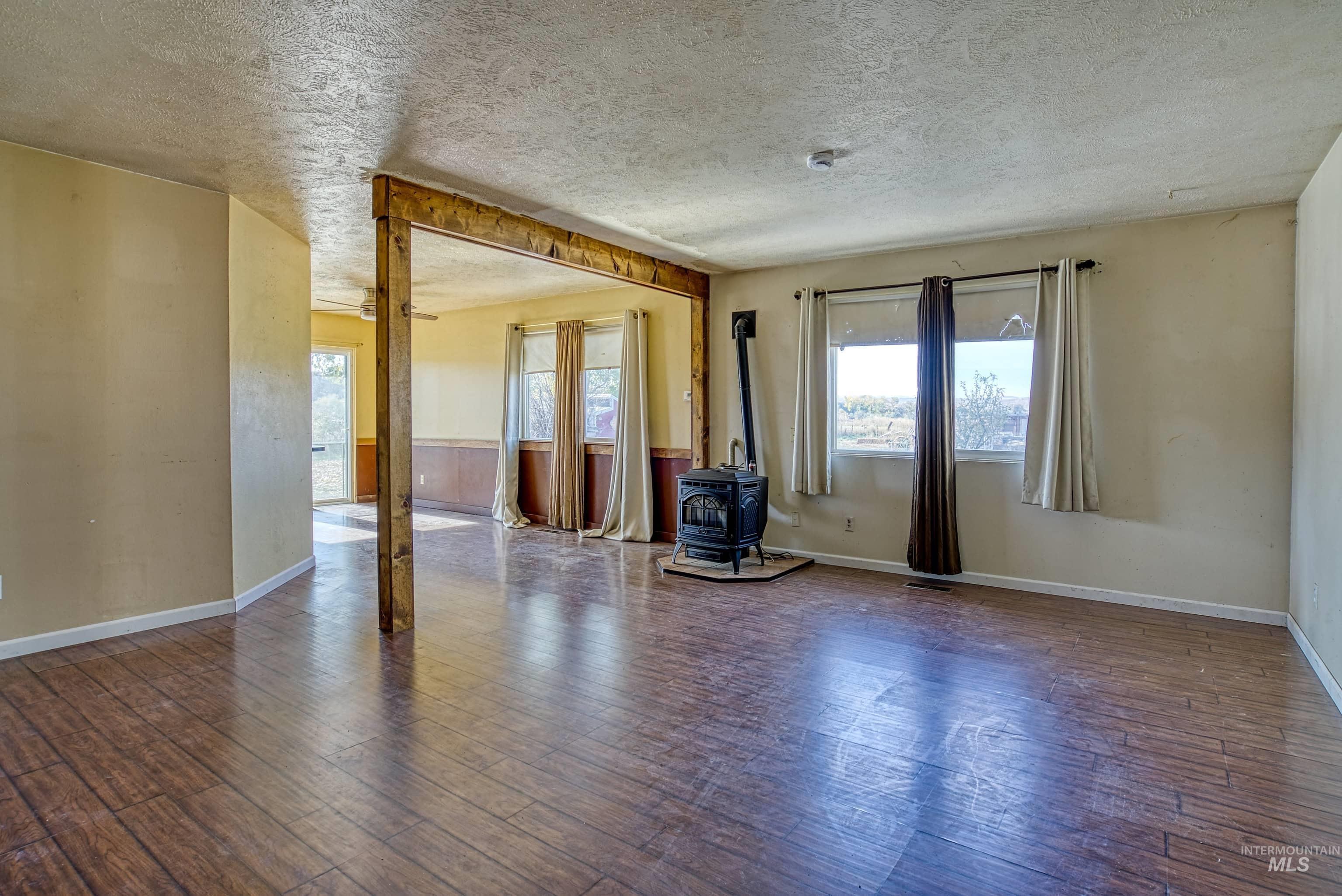 425 W Peach Rd Property Photo 6