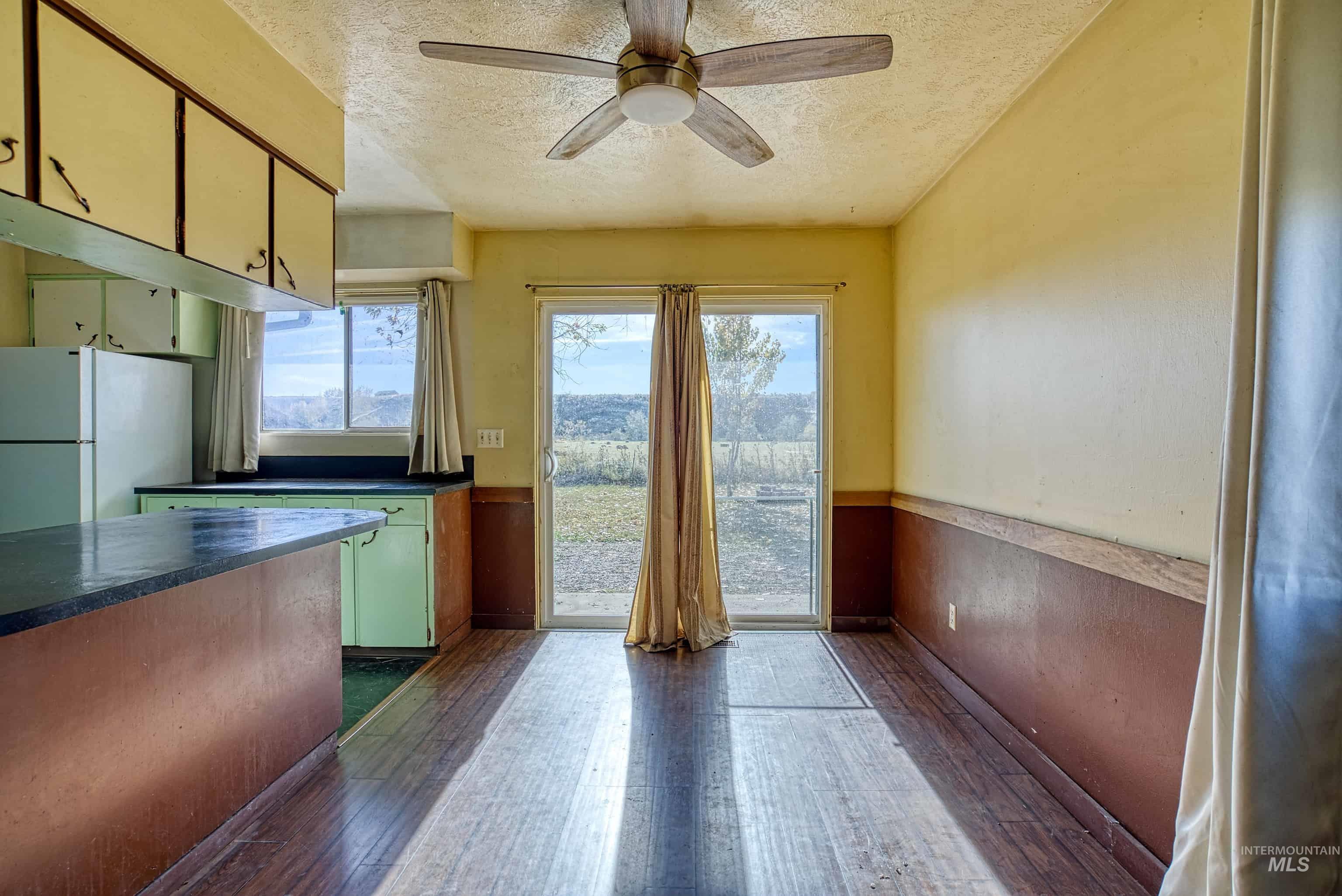 425 W Peach Rd Property Photo 9