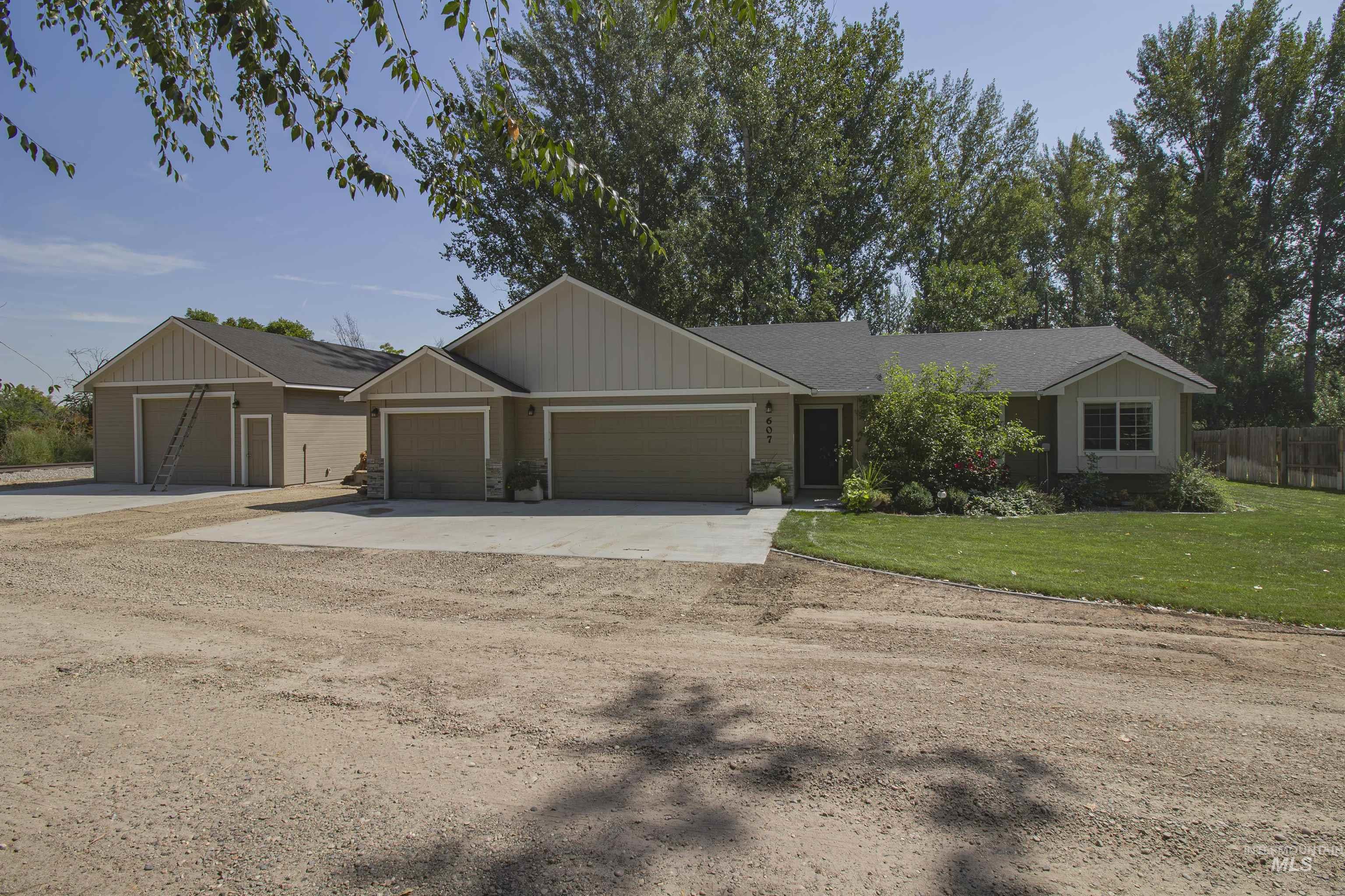 607 Peach Lane Property Photo 1