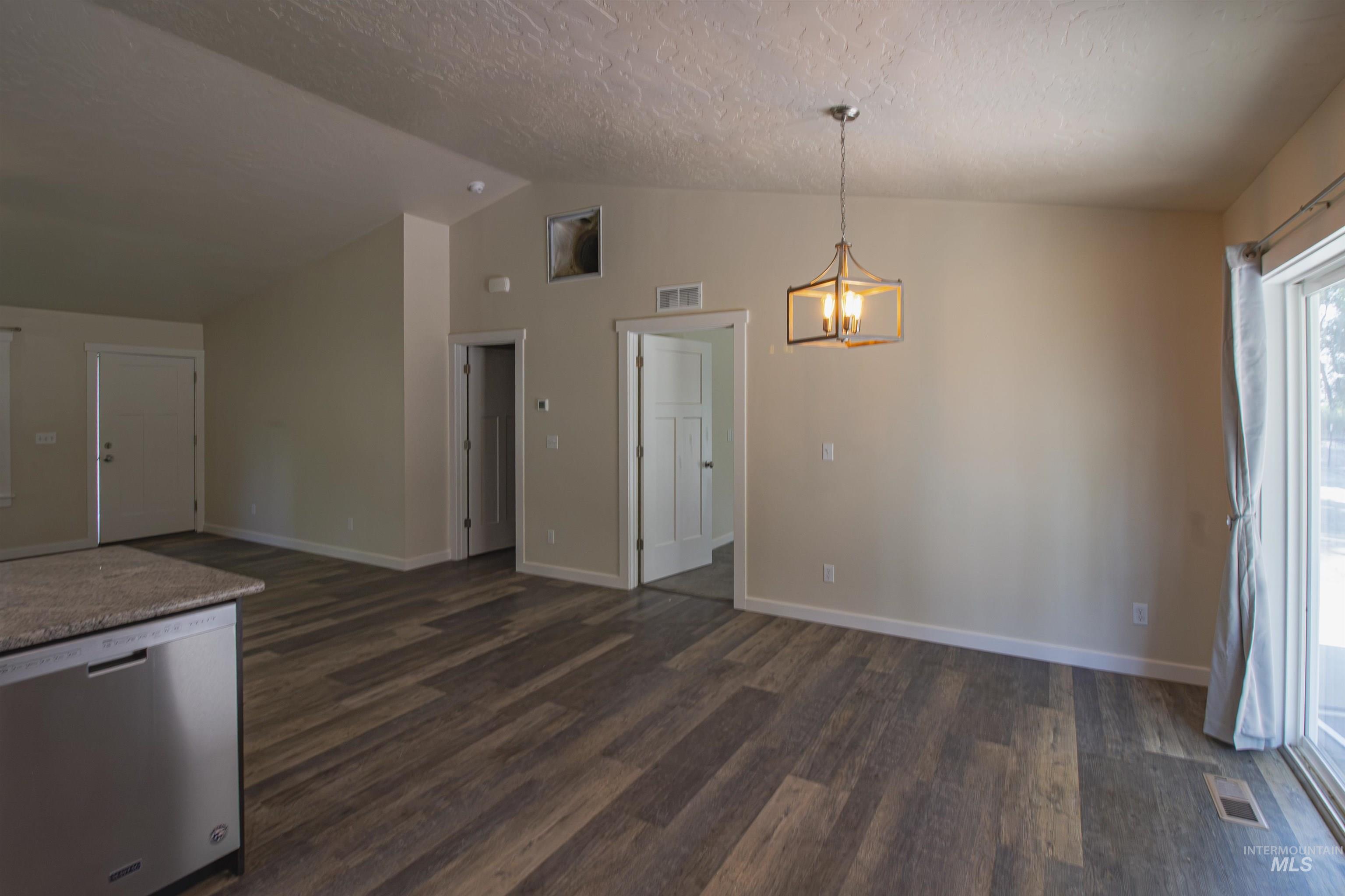 607 Peach Lane Property Photo 7