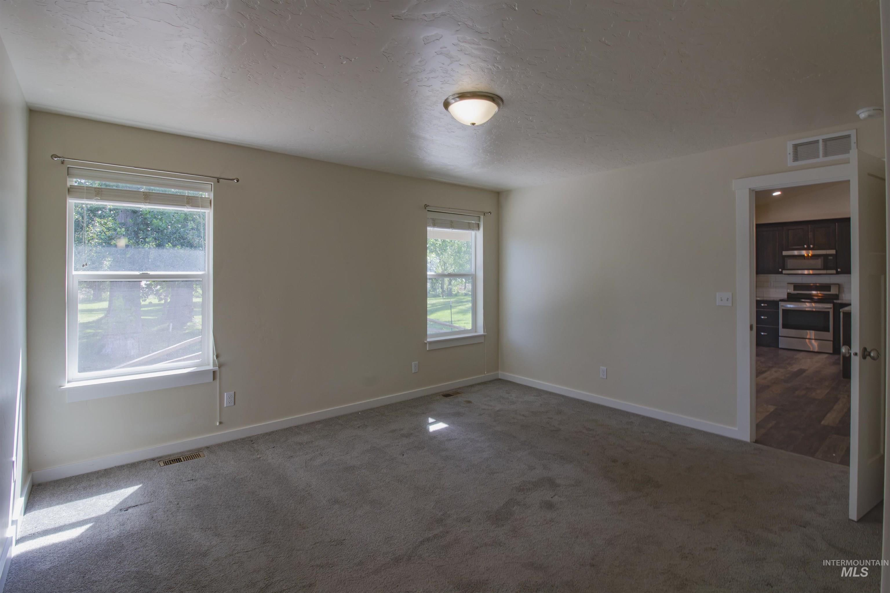 607 Peach Lane Property Photo 8