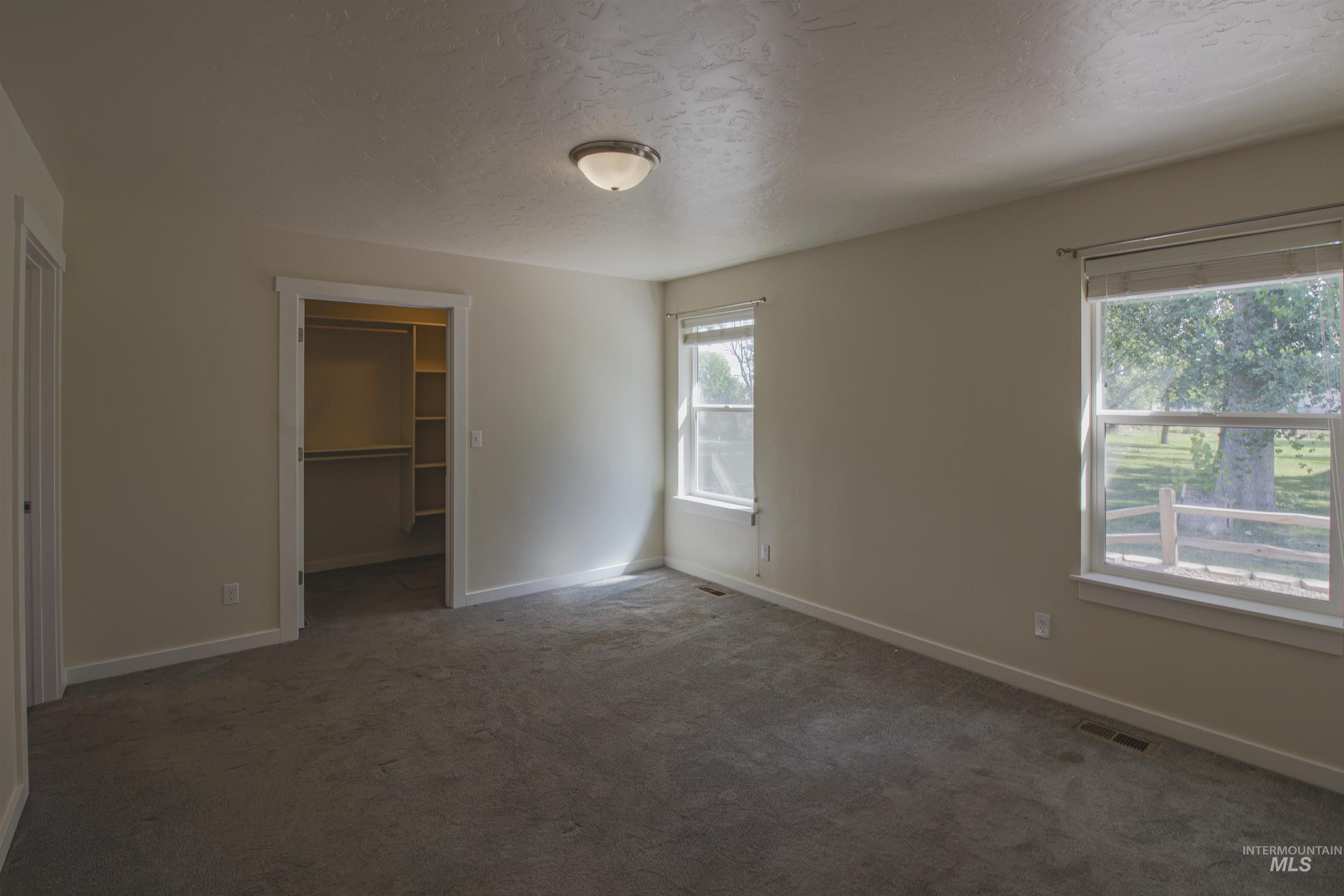 607 Peach Lane Property Photo 9