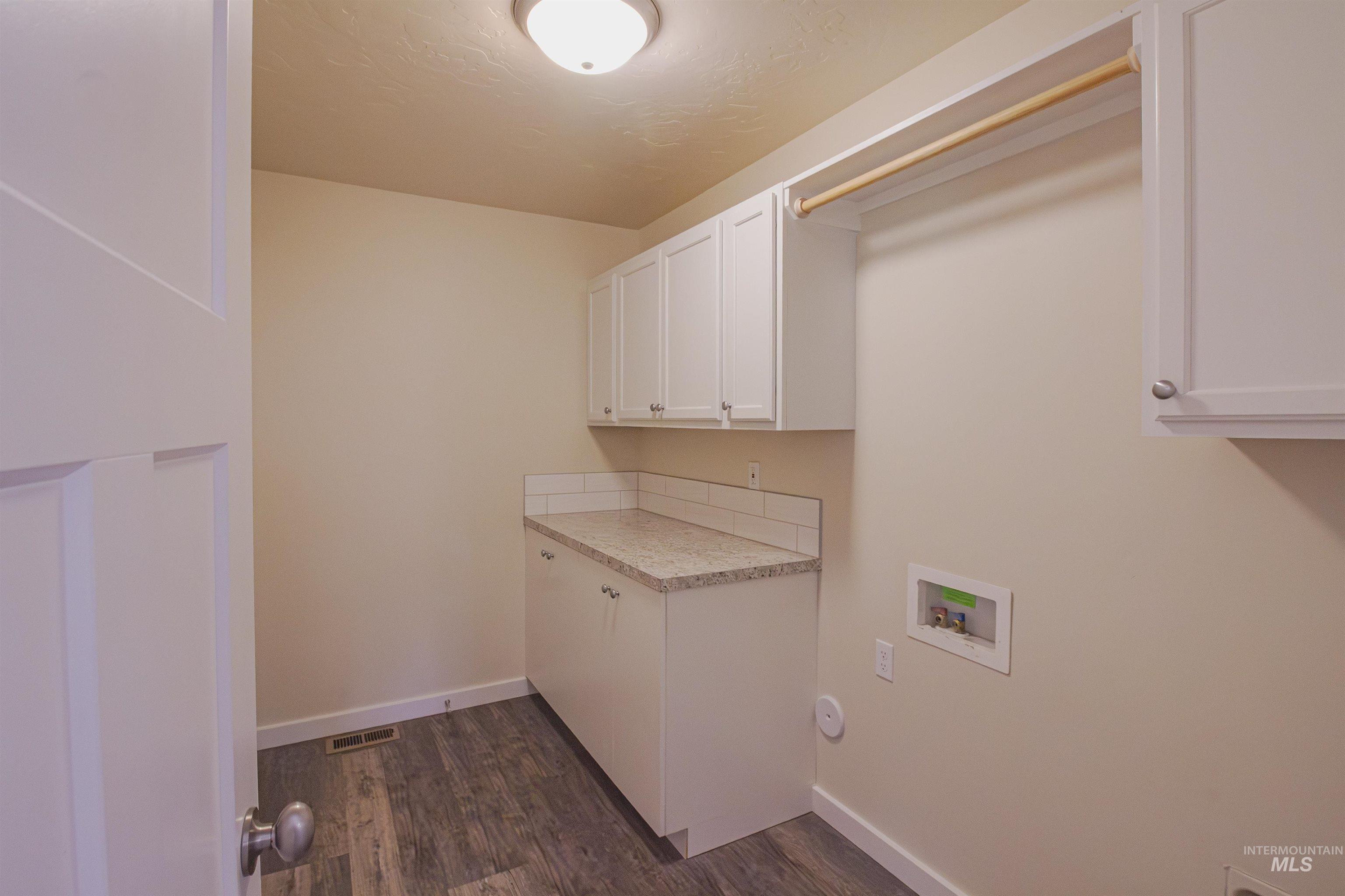 607 Peach Lane Property Photo 13