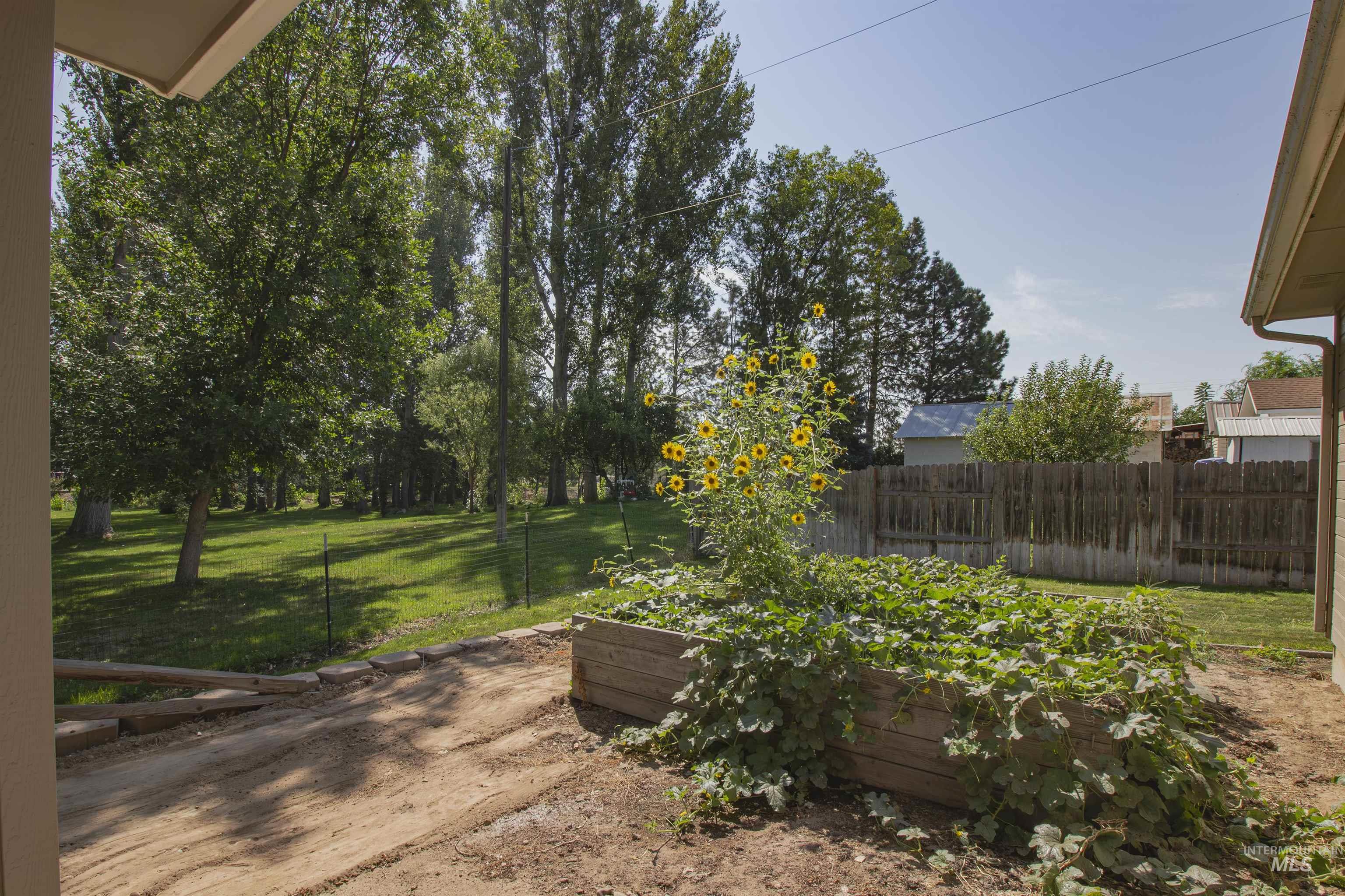 607 Peach Lane Property Photo 24