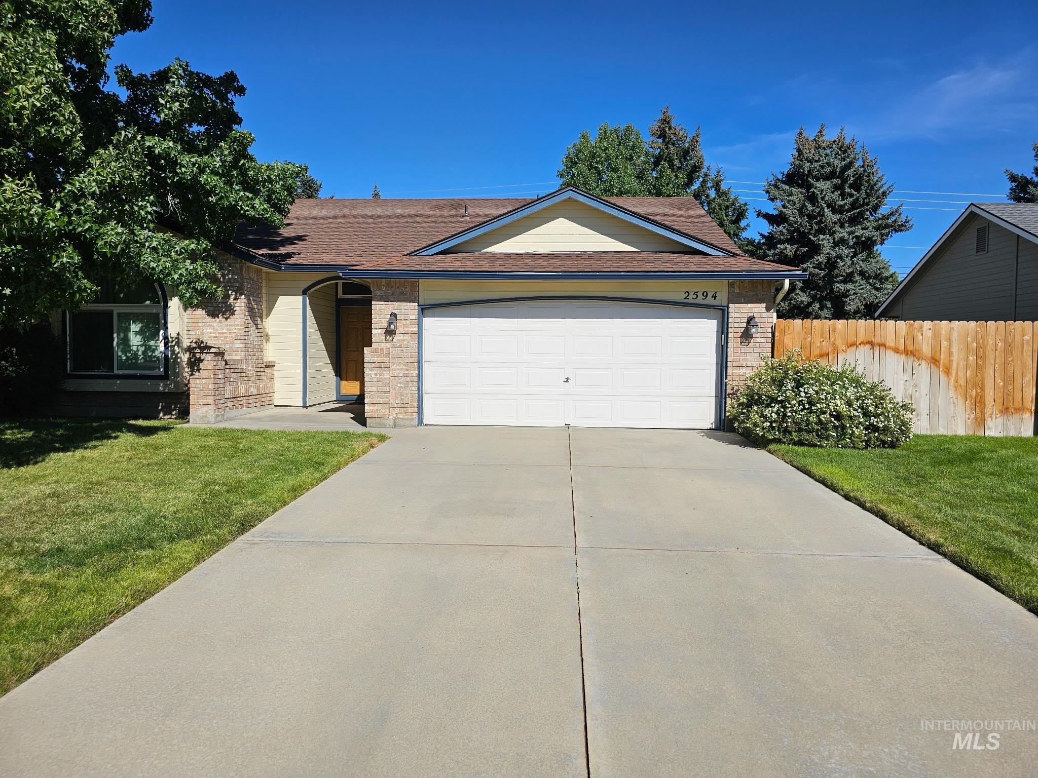 2594 N Valmet Pl Property Photo 2