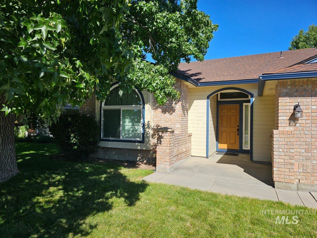 2594 N Valmet Pl Property Photo 3