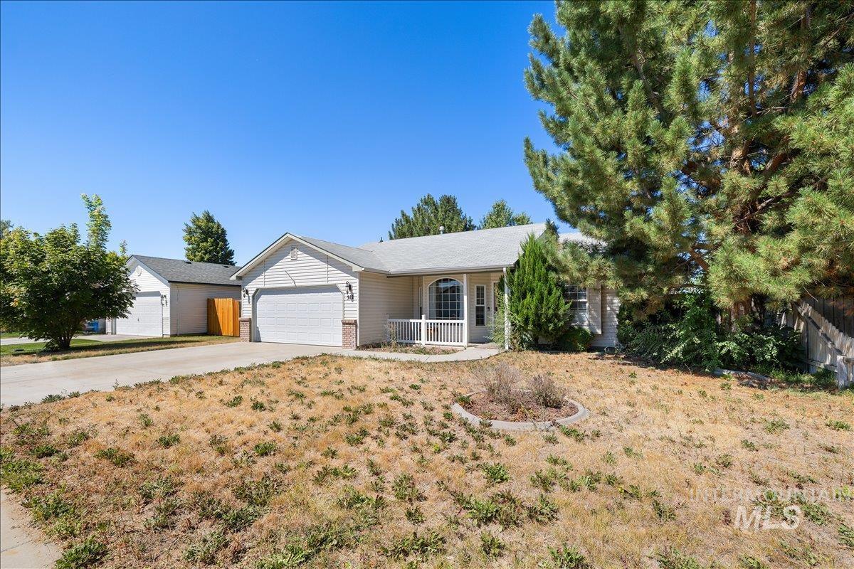 512 S Valley Dr Property Photo 3