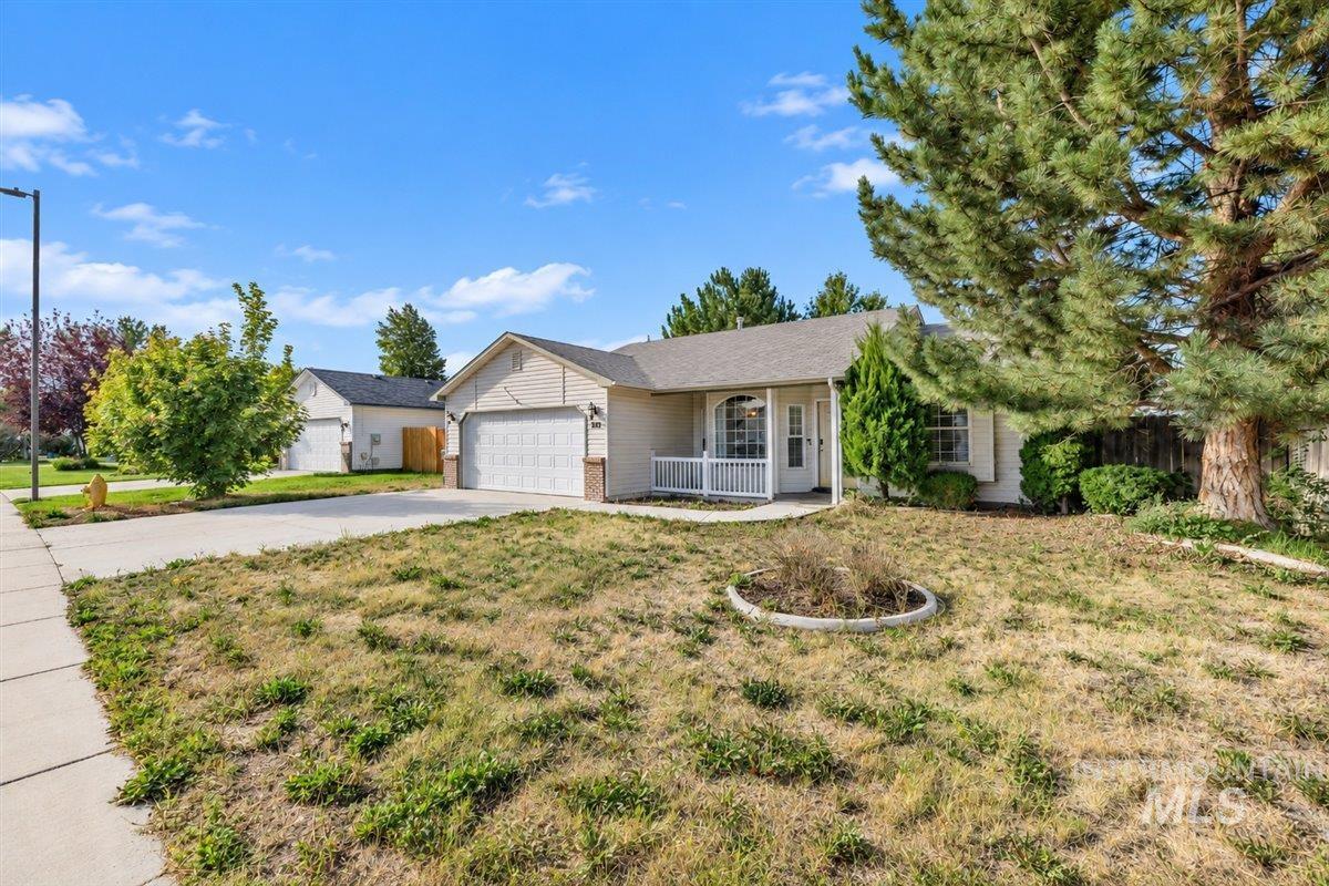 512 S Valley Dr Property Photo 3
