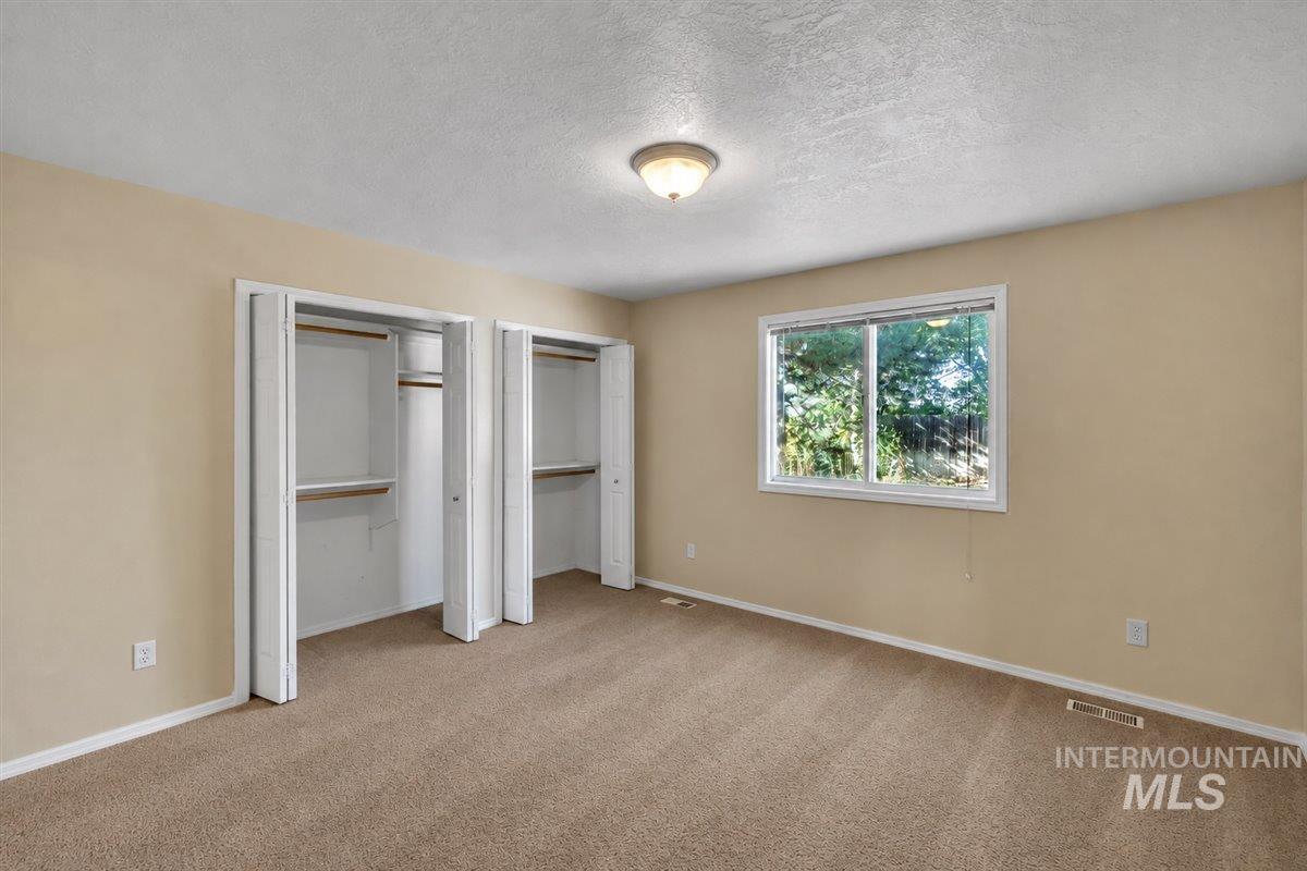 512 S Valley Dr Property Photo 10
