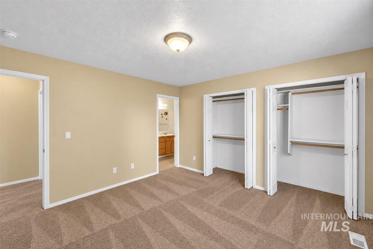 512 S Valley Dr Property Photo 11