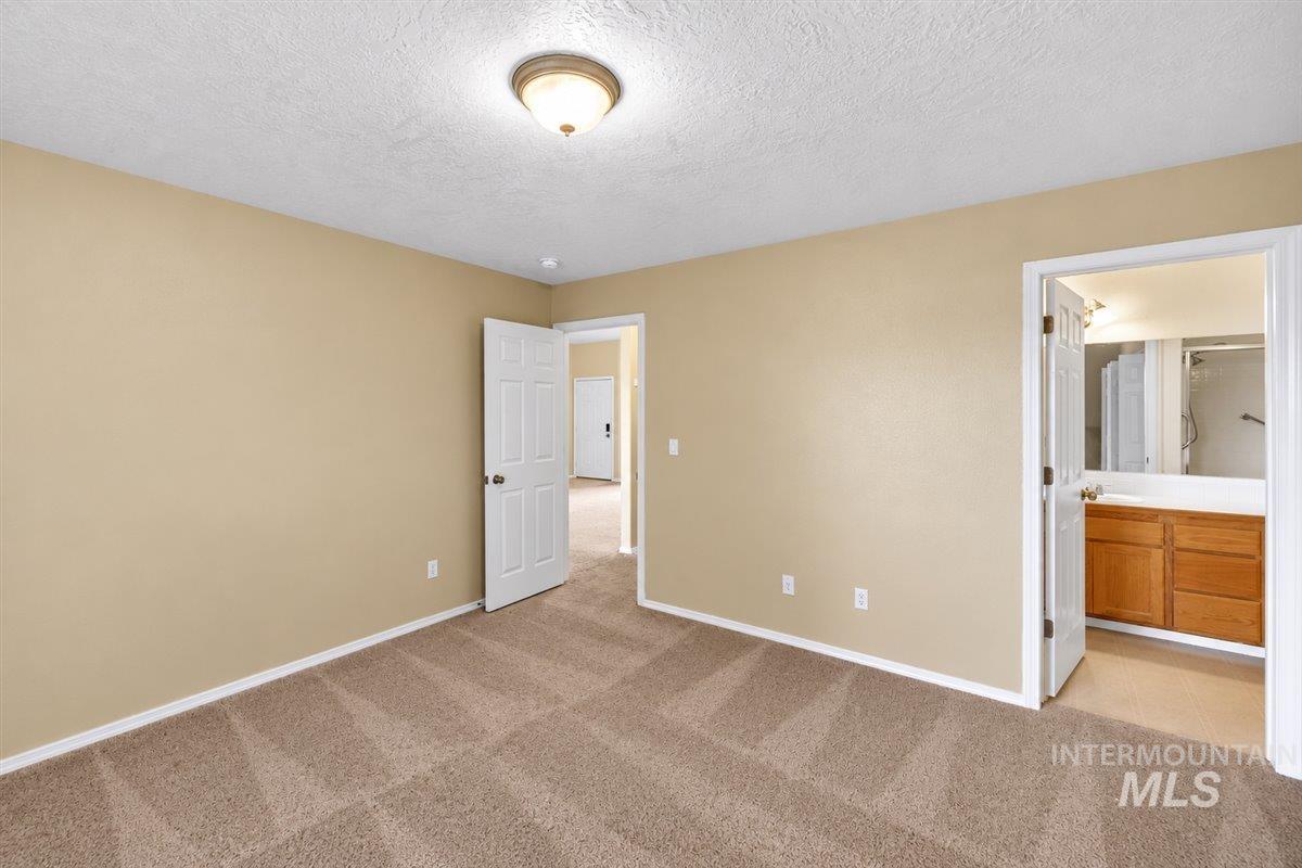 512 S Valley Dr Property Photo 12