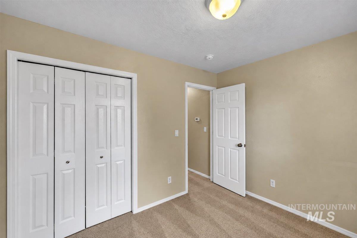 512 S Valley Dr Property Photo 19