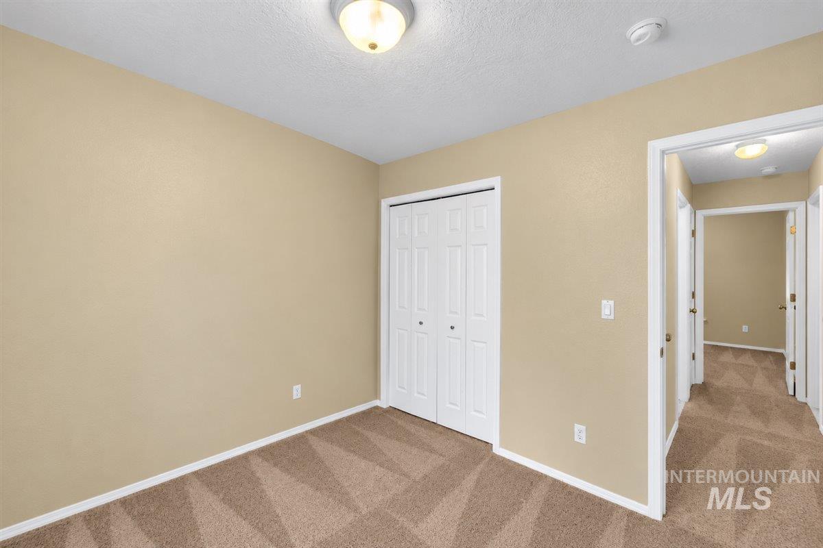 512 S Valley Dr Property Photo 20