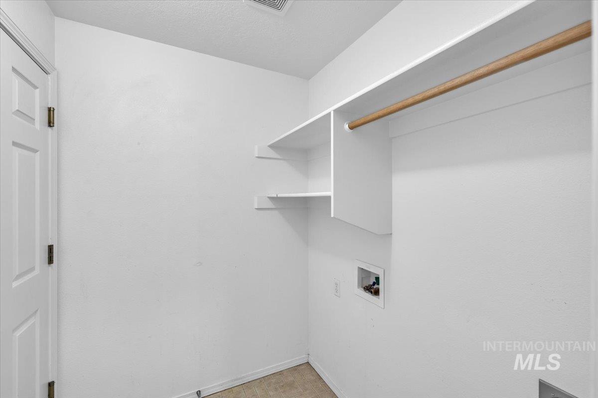 512 S Valley Dr Property Photo 21