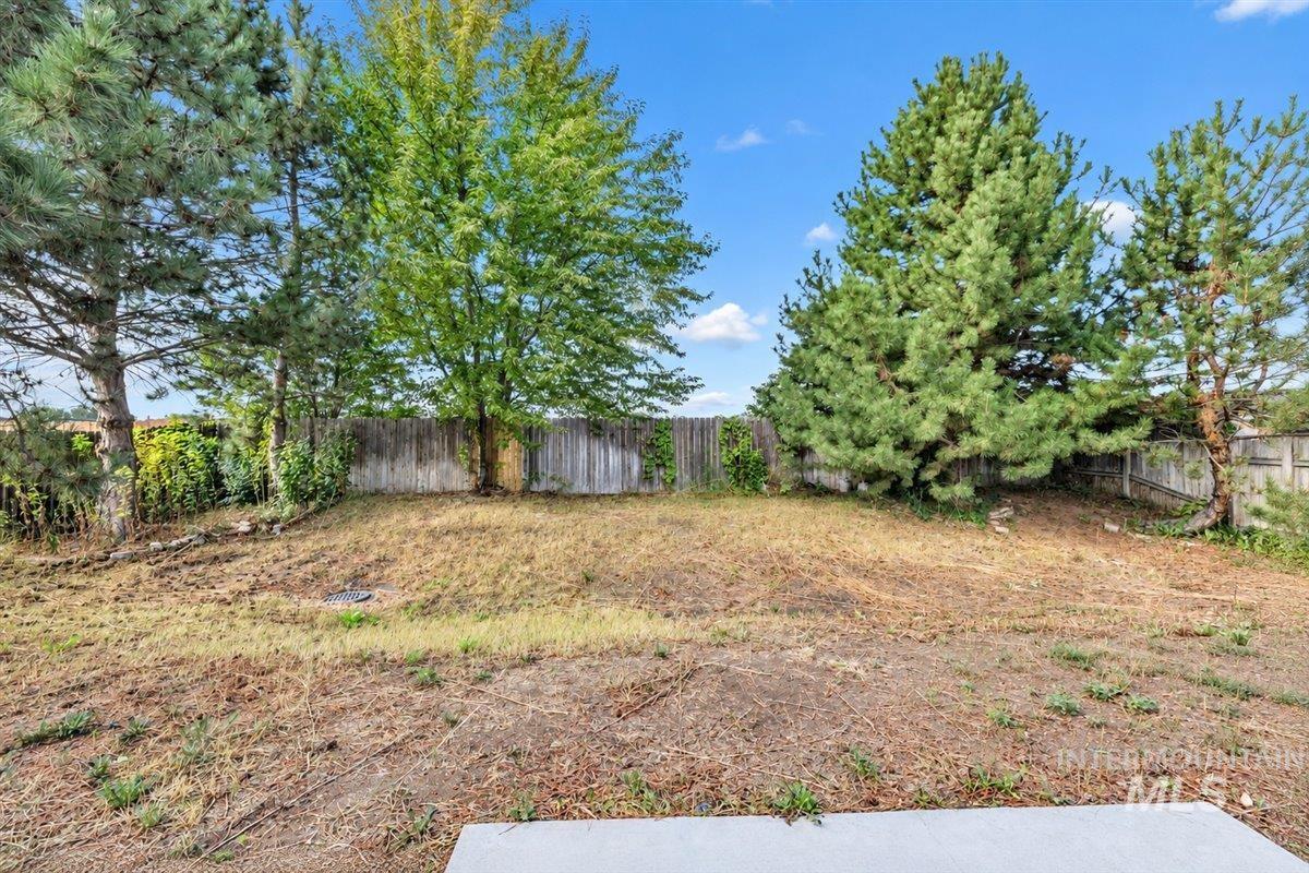 512 S Valley Dr Property Photo 24