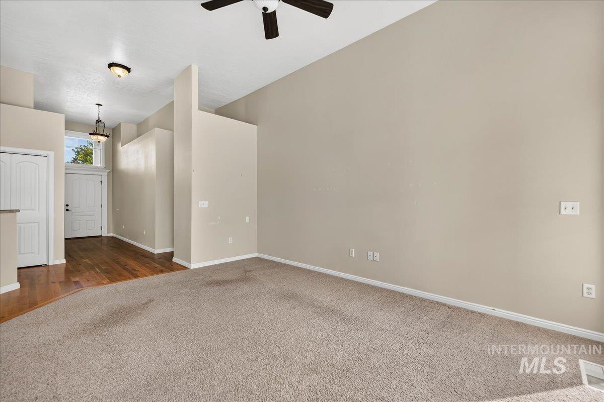 507 W. Briar Hill Property Photo 7