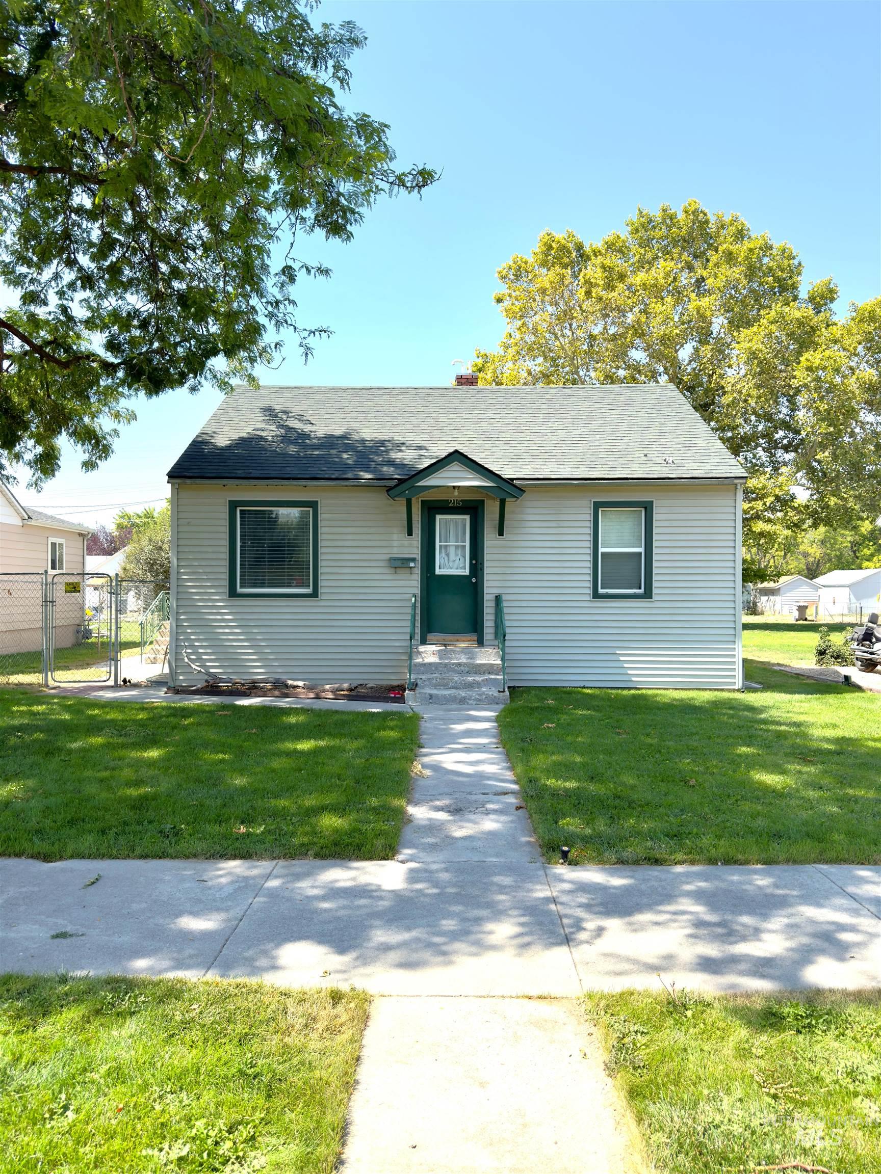 215 S Juniper St Property Photo 2