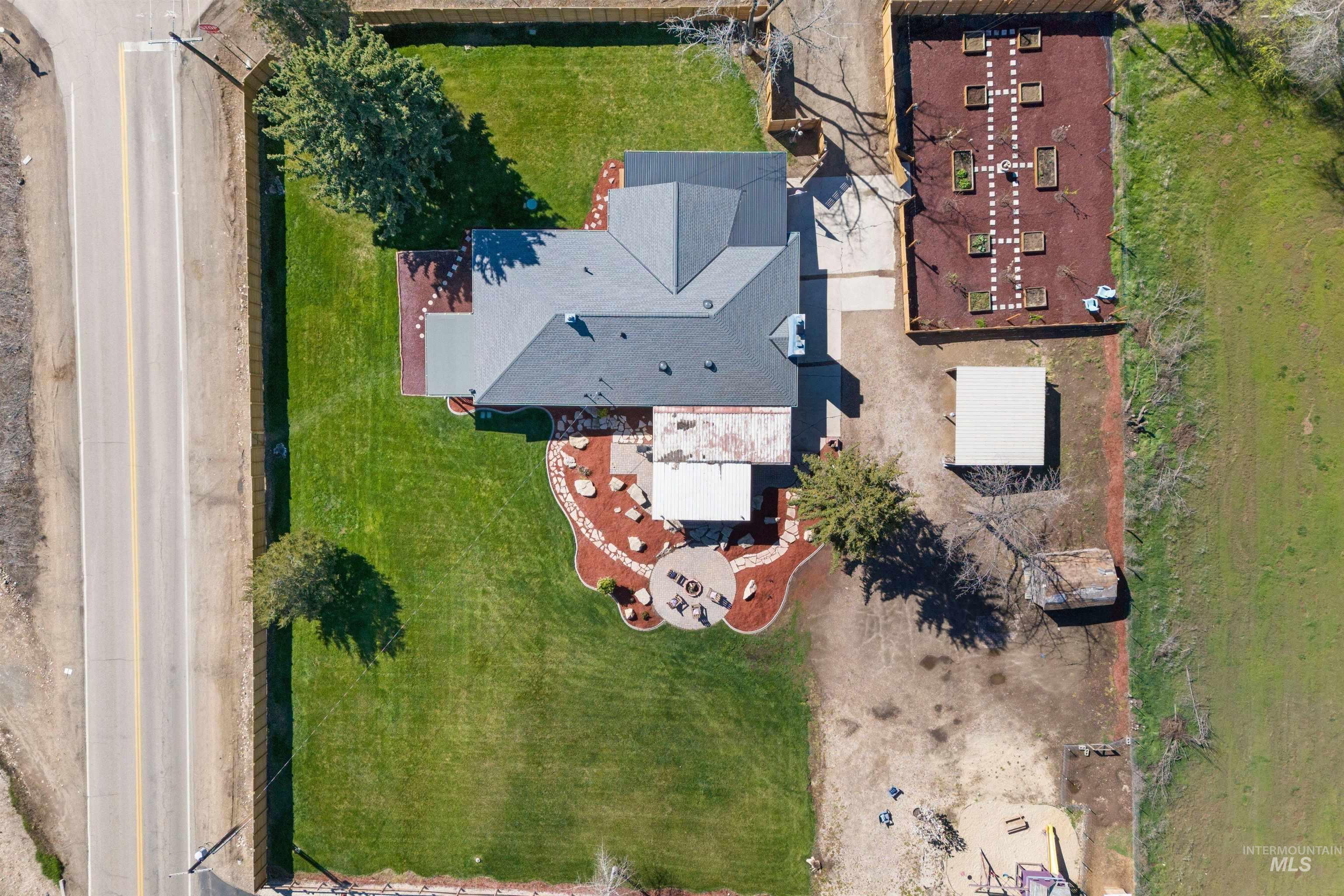 7816 E Victory Property Photo 2