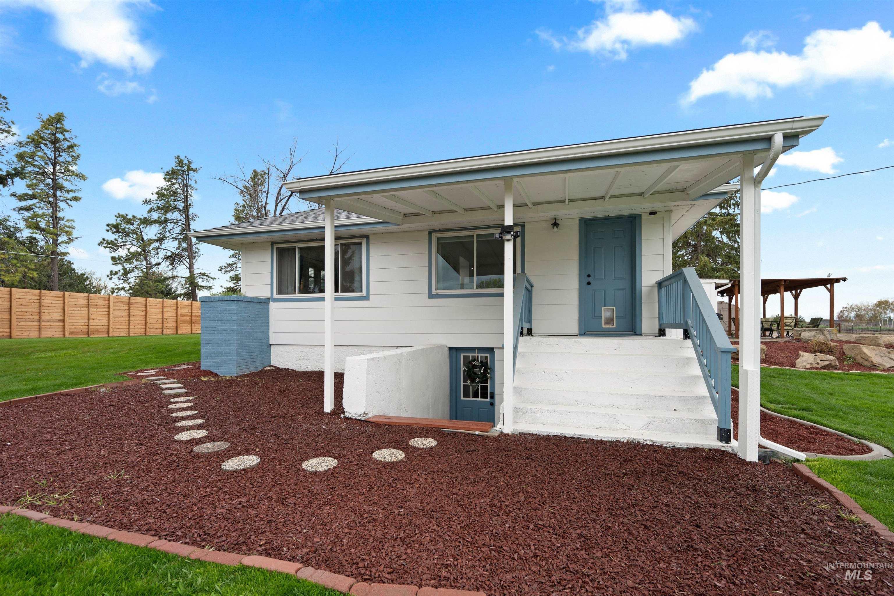 7816 E Victory Property Photo 5