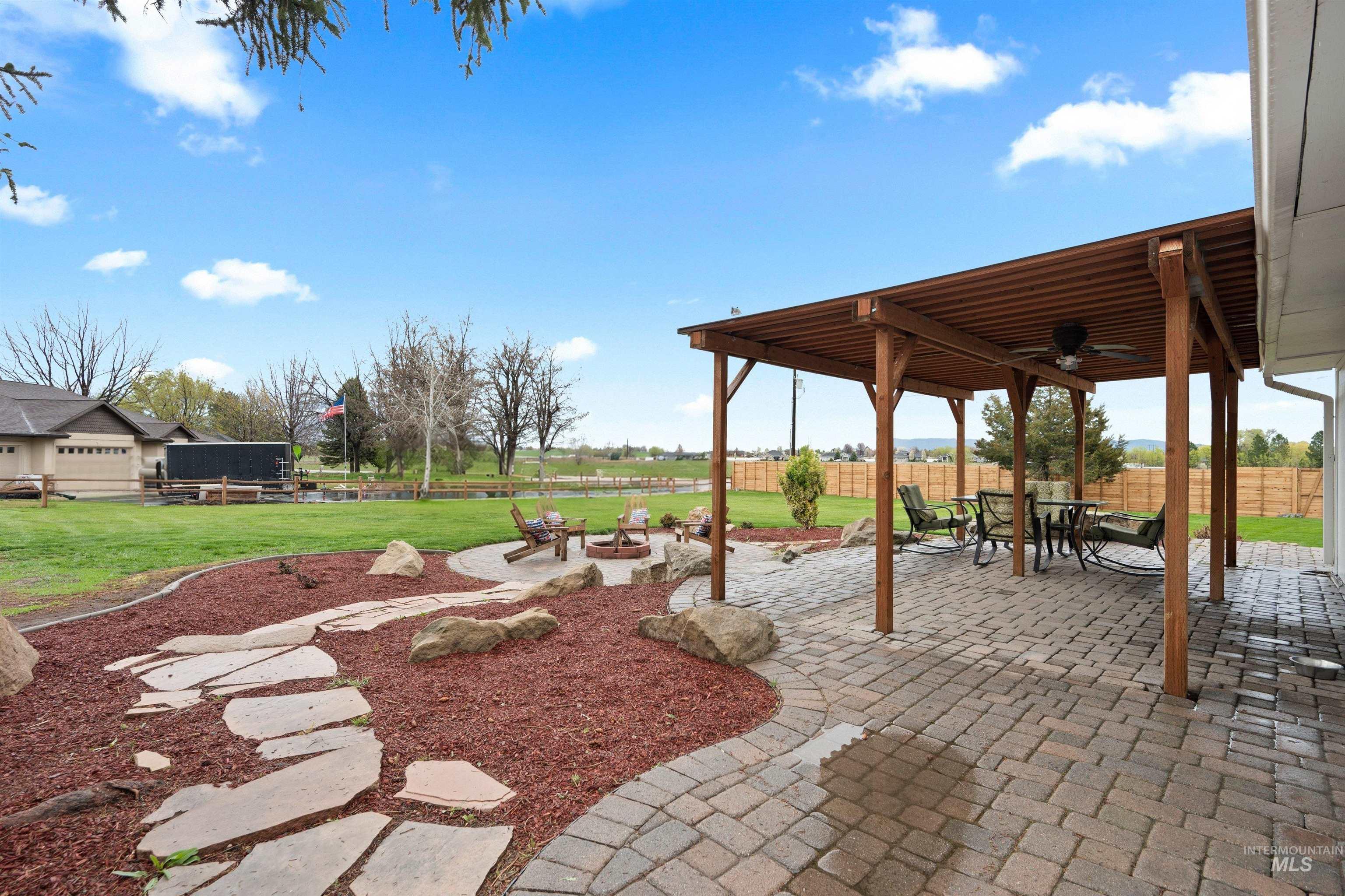 7816 E Victory Property Photo 6