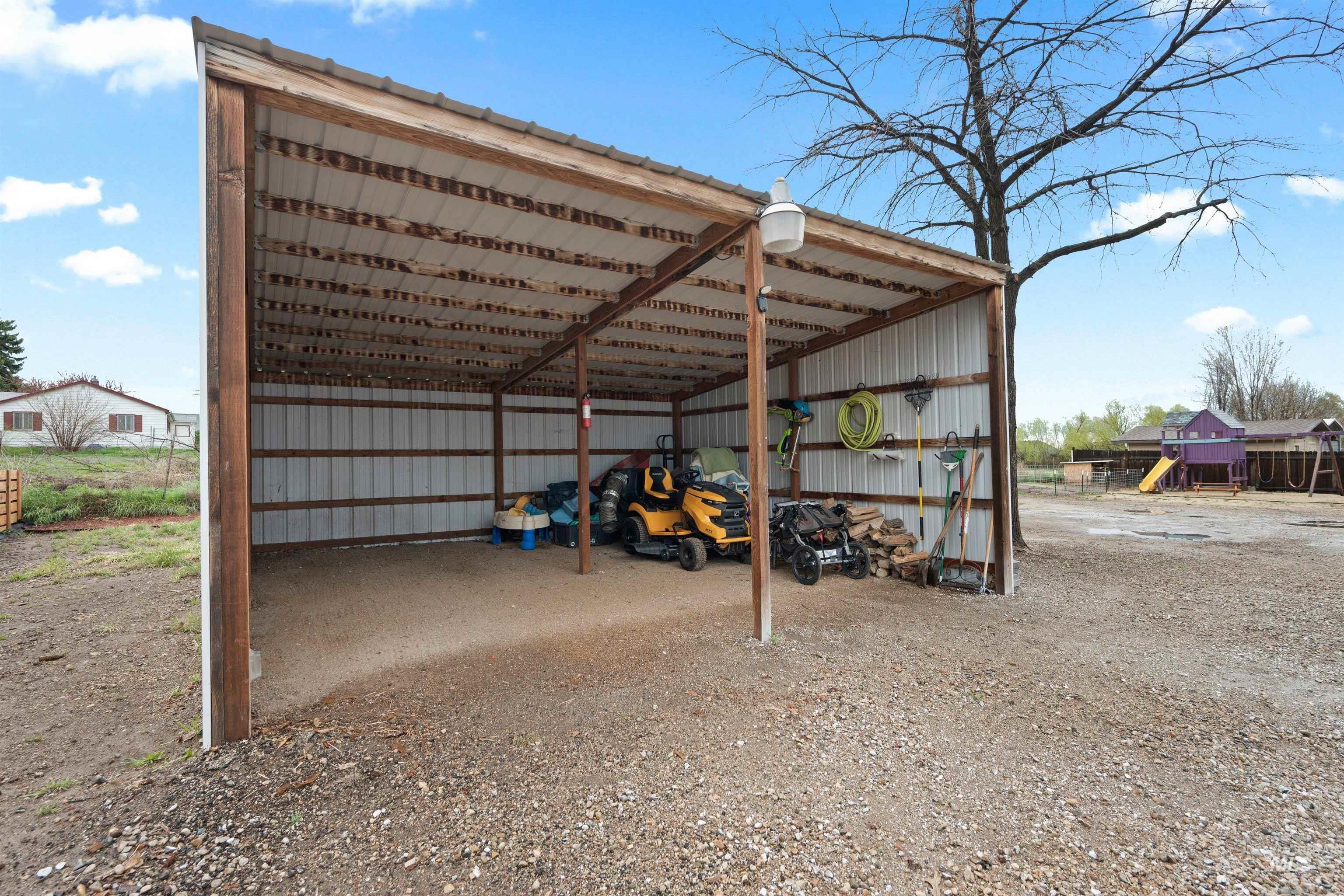 7816 E Victory Property Photo 11