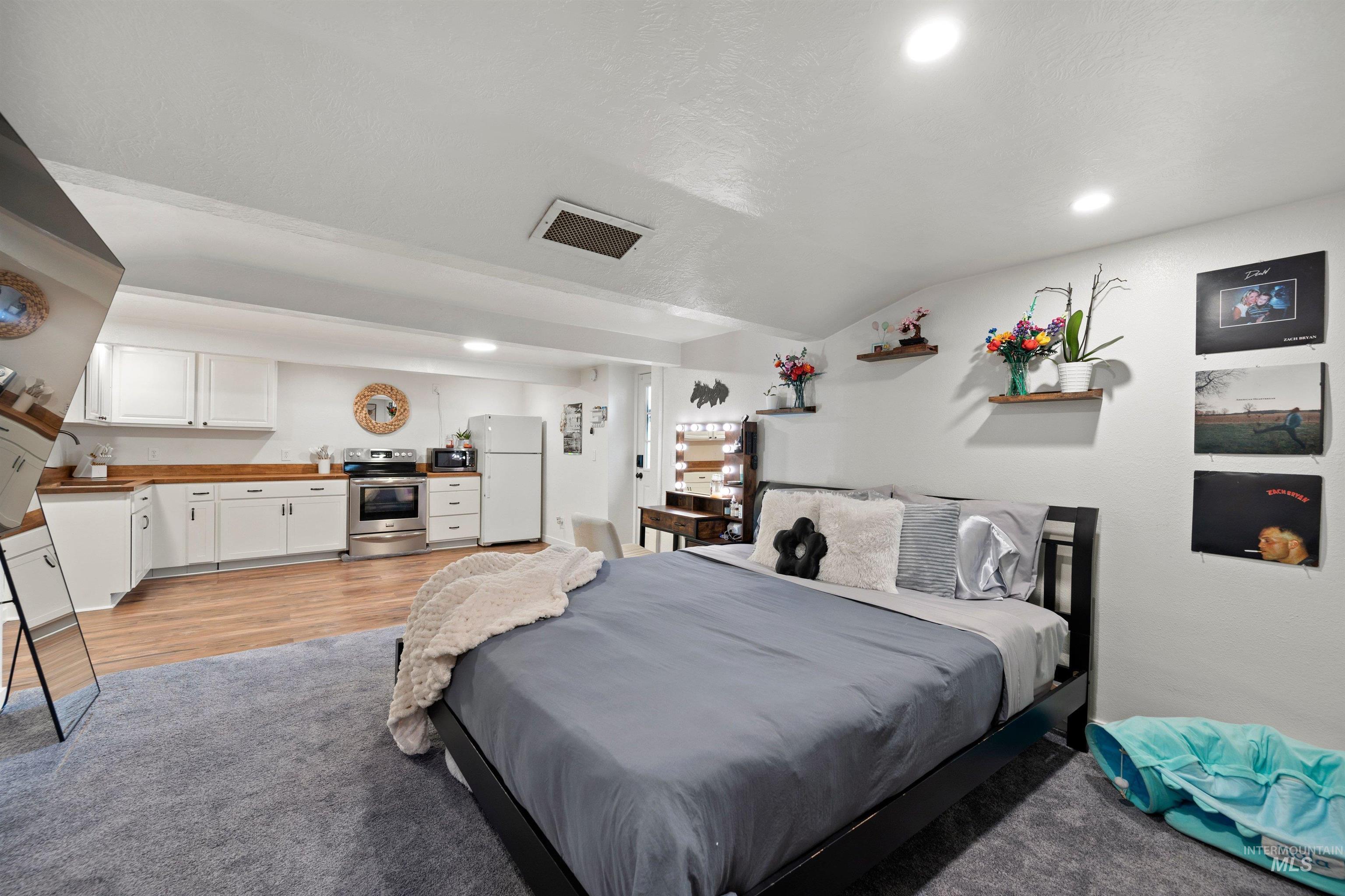 7816 E Victory Property Photo 40