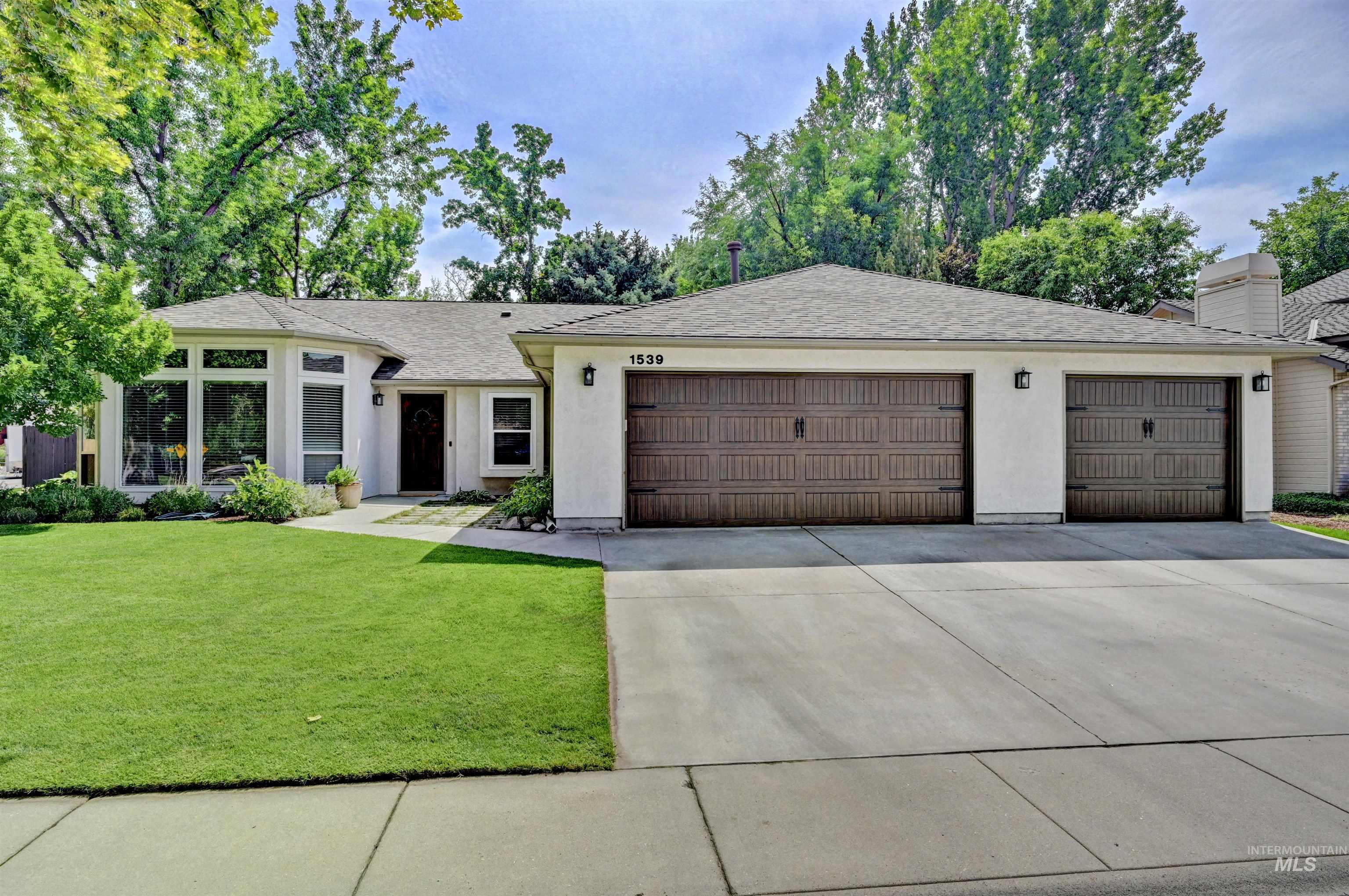 1539 E Spinnaker Court Property Photo 1