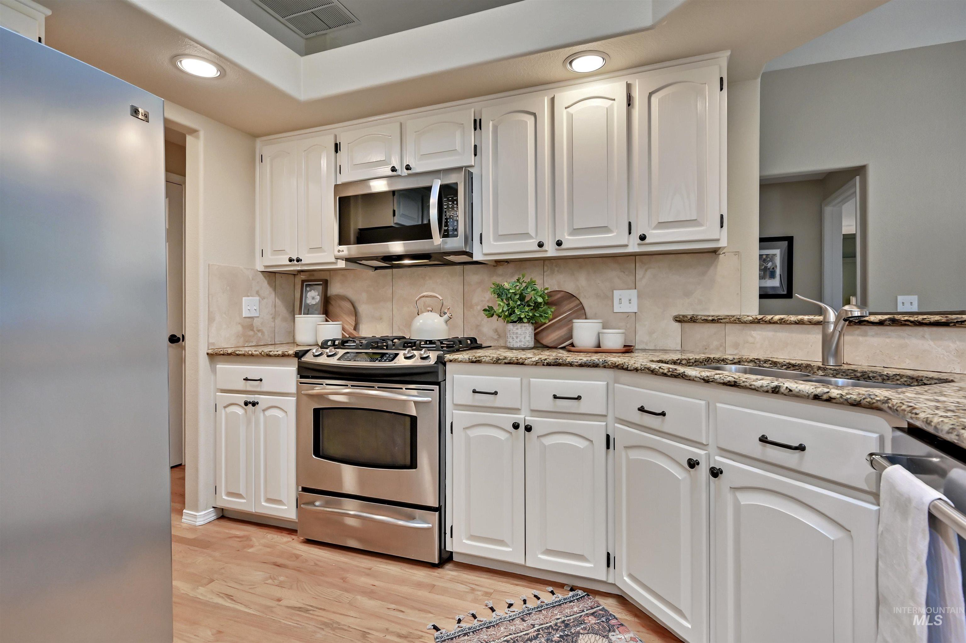 1539 E Spinnaker Court Property Photo 6