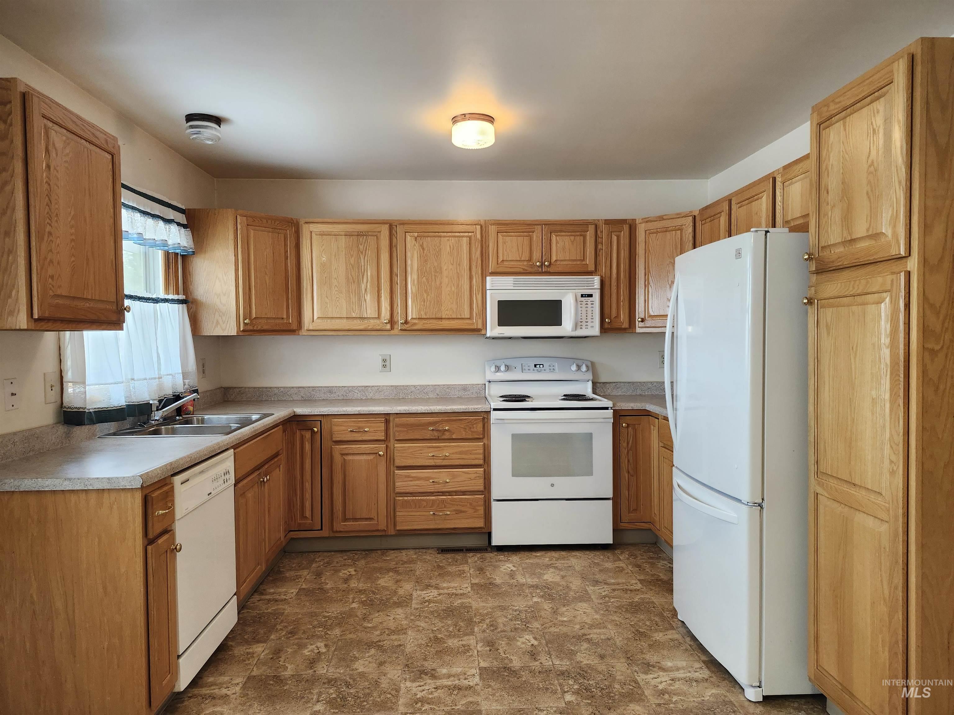 220 Cedar Street Property Photo 10