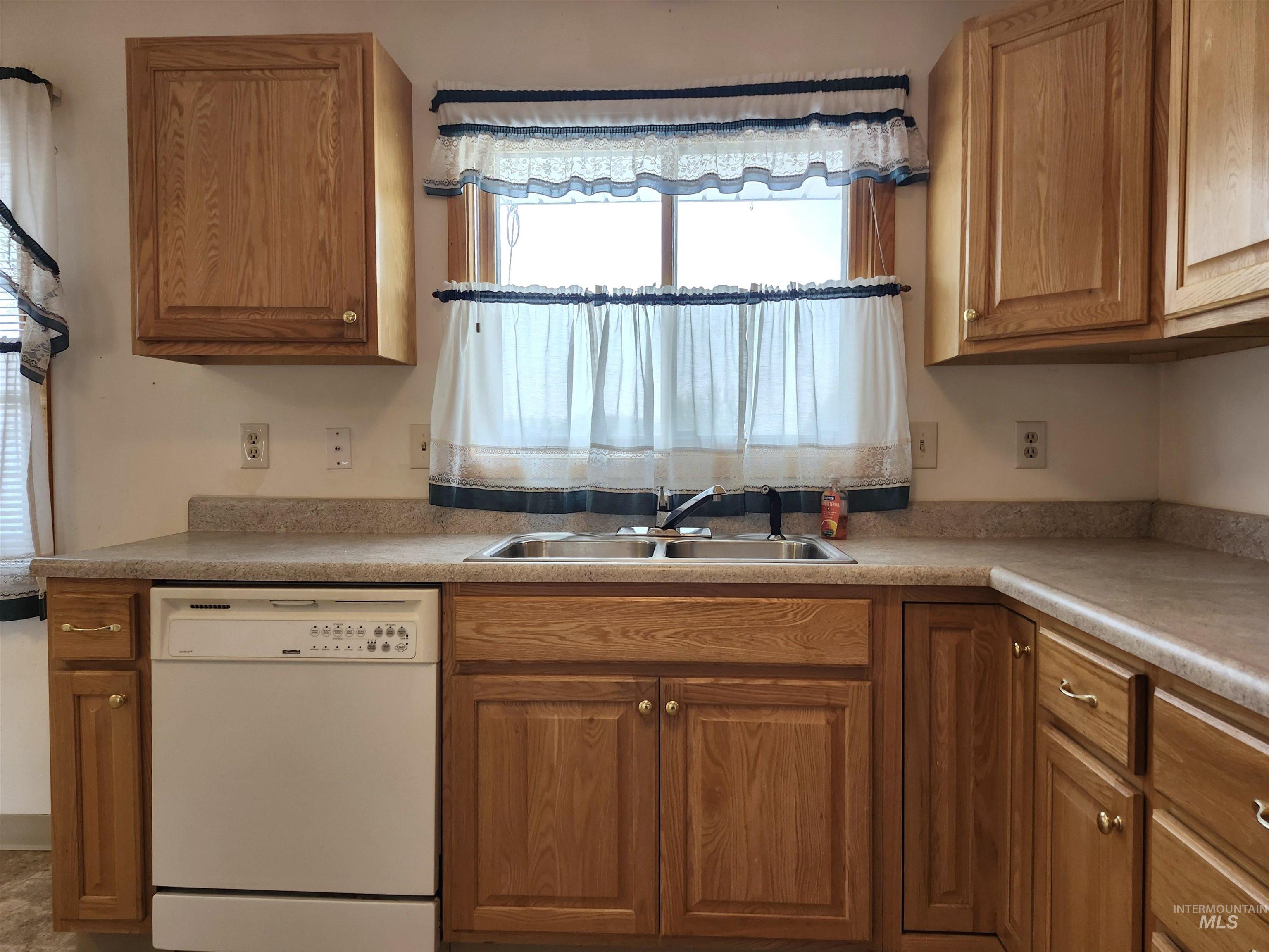 220 Cedar Street Property Photo 11