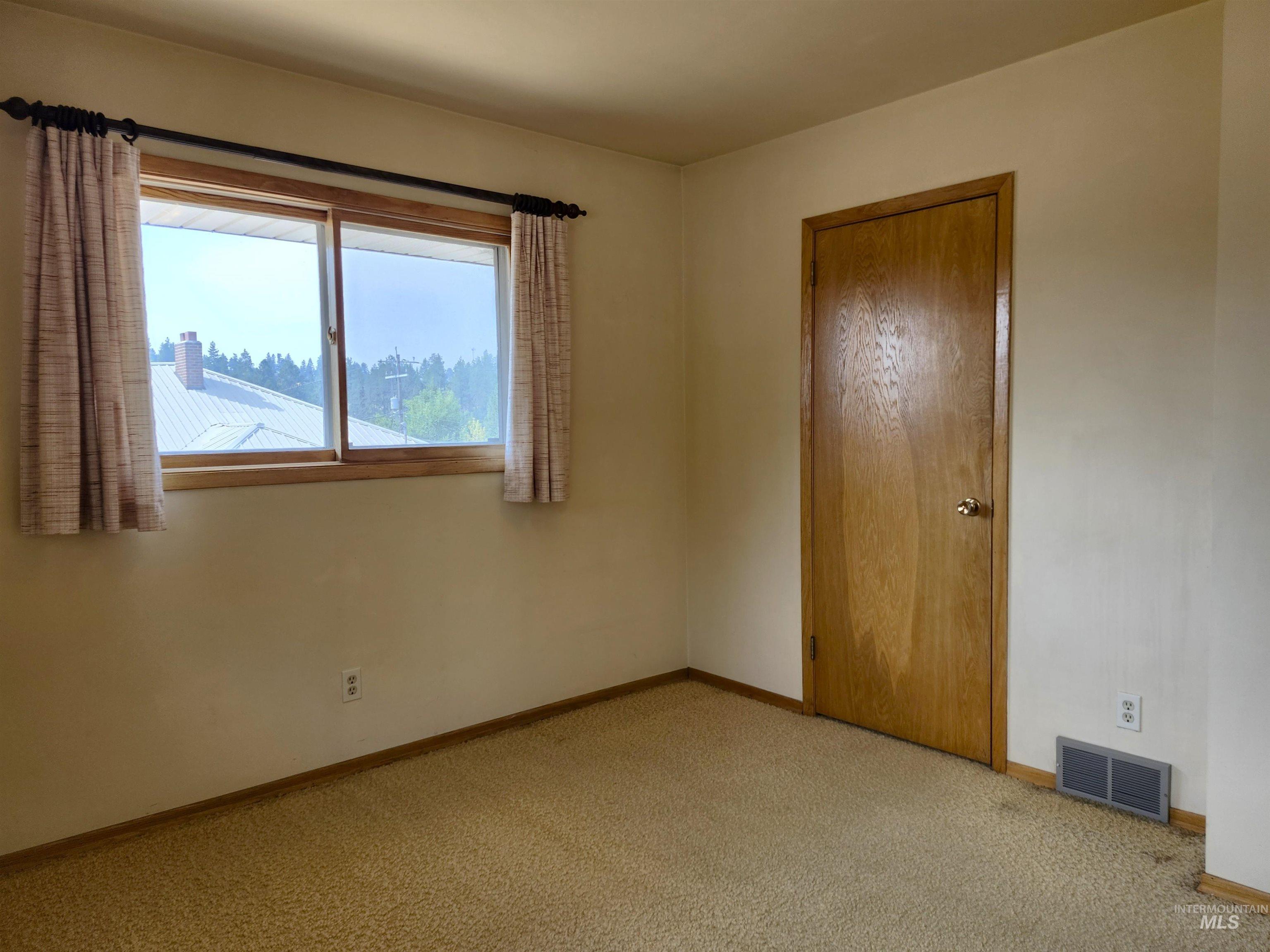 220 Cedar Street Property Photo 24