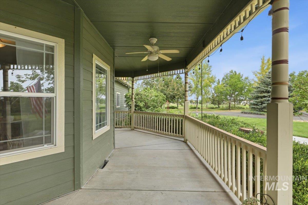 3685 E Indian Trail Lane Property Photo 6